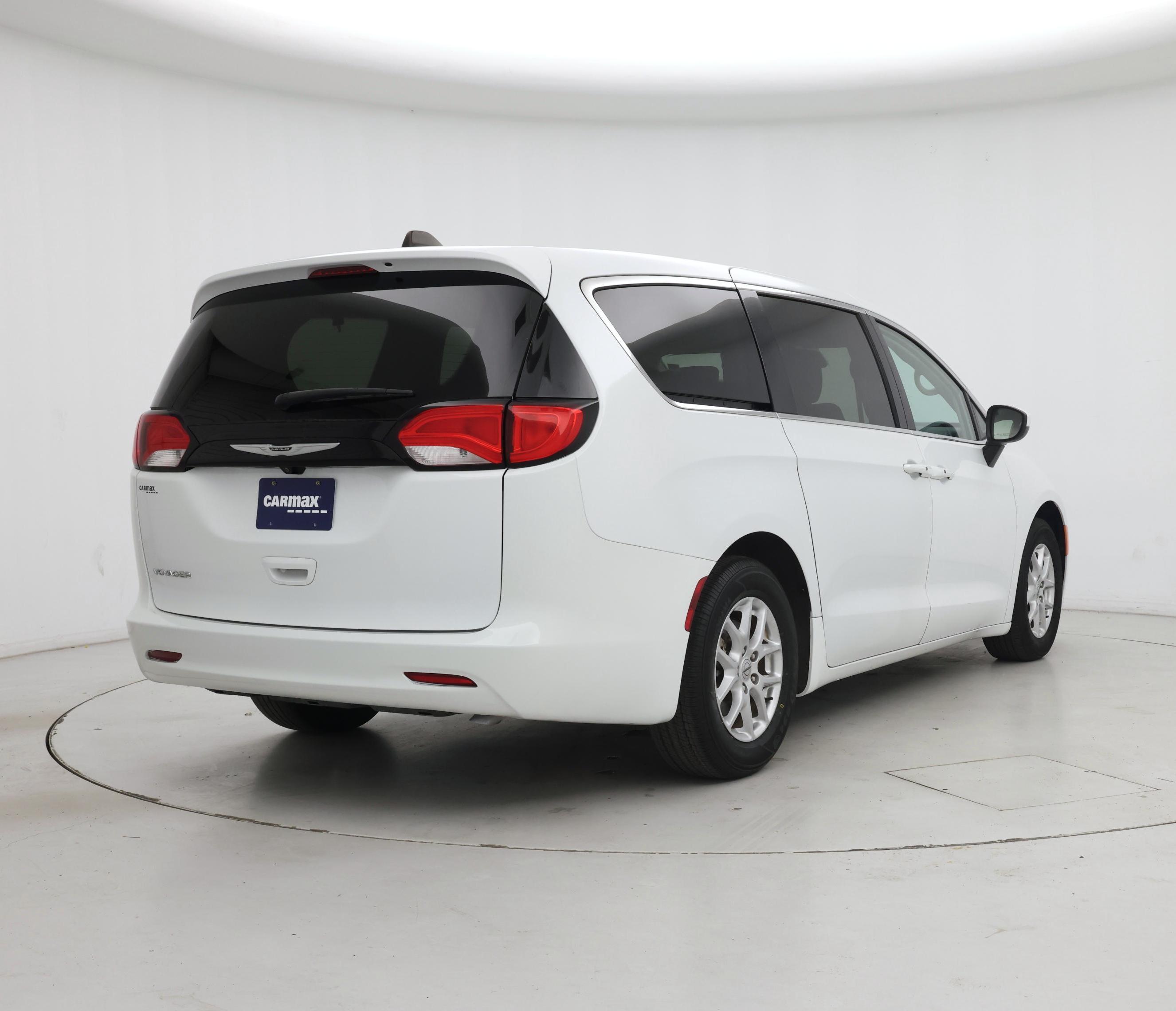 Thumbnail: 2023 Chrysler Voyager - 8