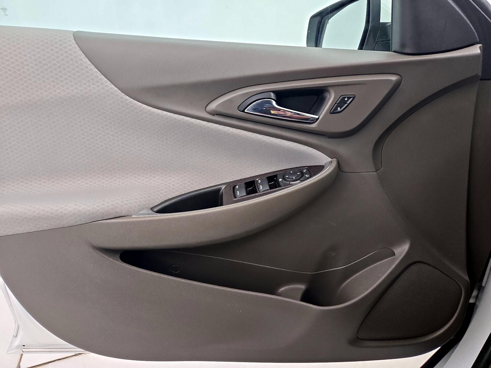 Thumbnail: 2020 Chevrolet Malibu - 12