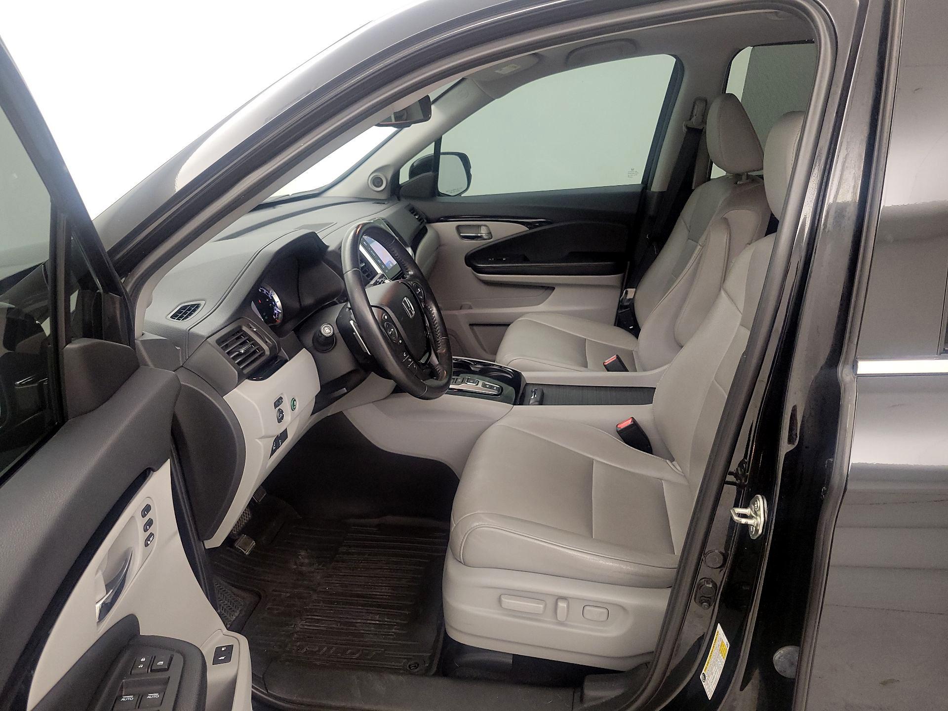 Thumbnail: 2018 Honda Pilot - 11