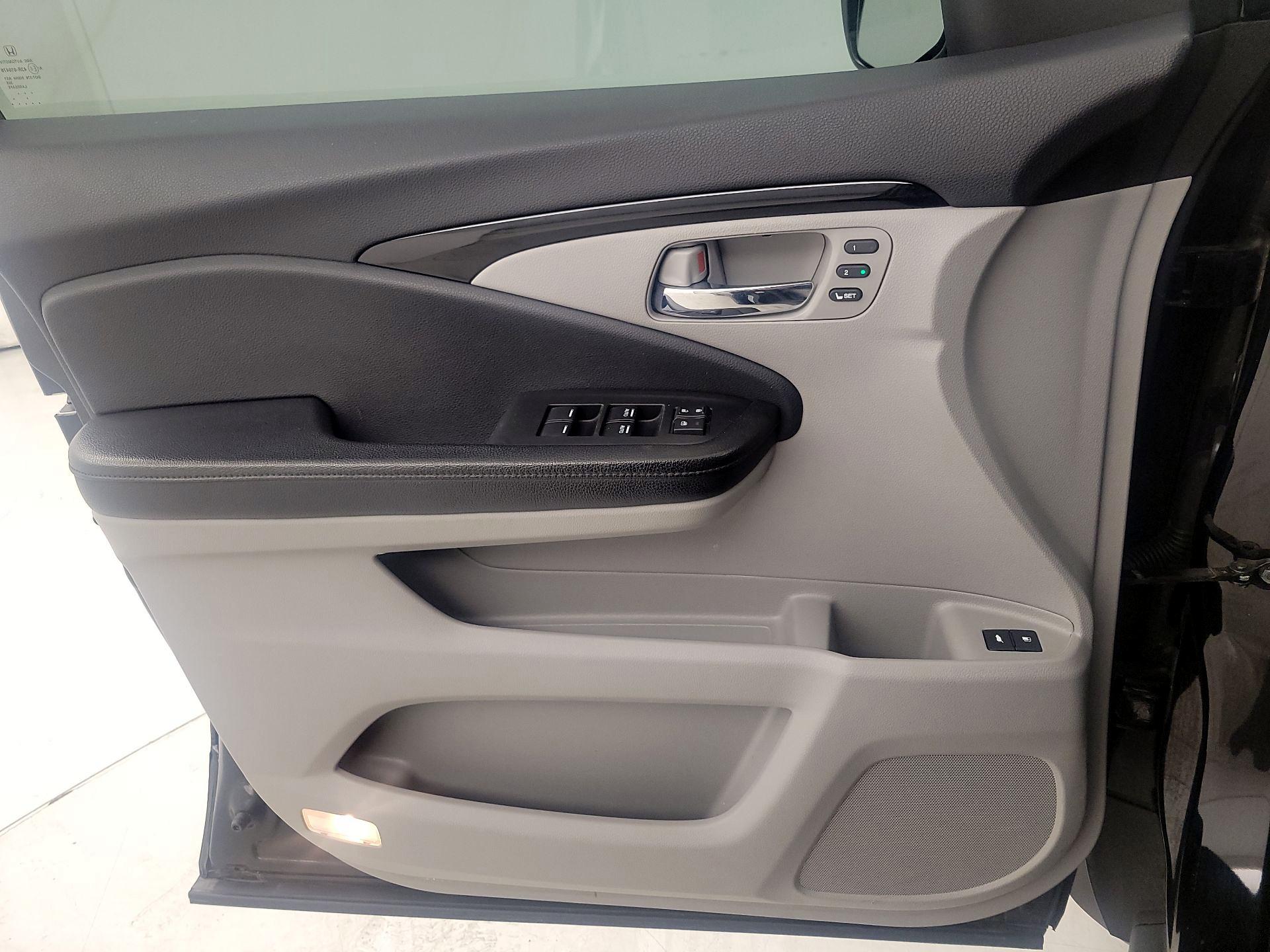 Thumbnail: 2018 Honda Pilot - 12