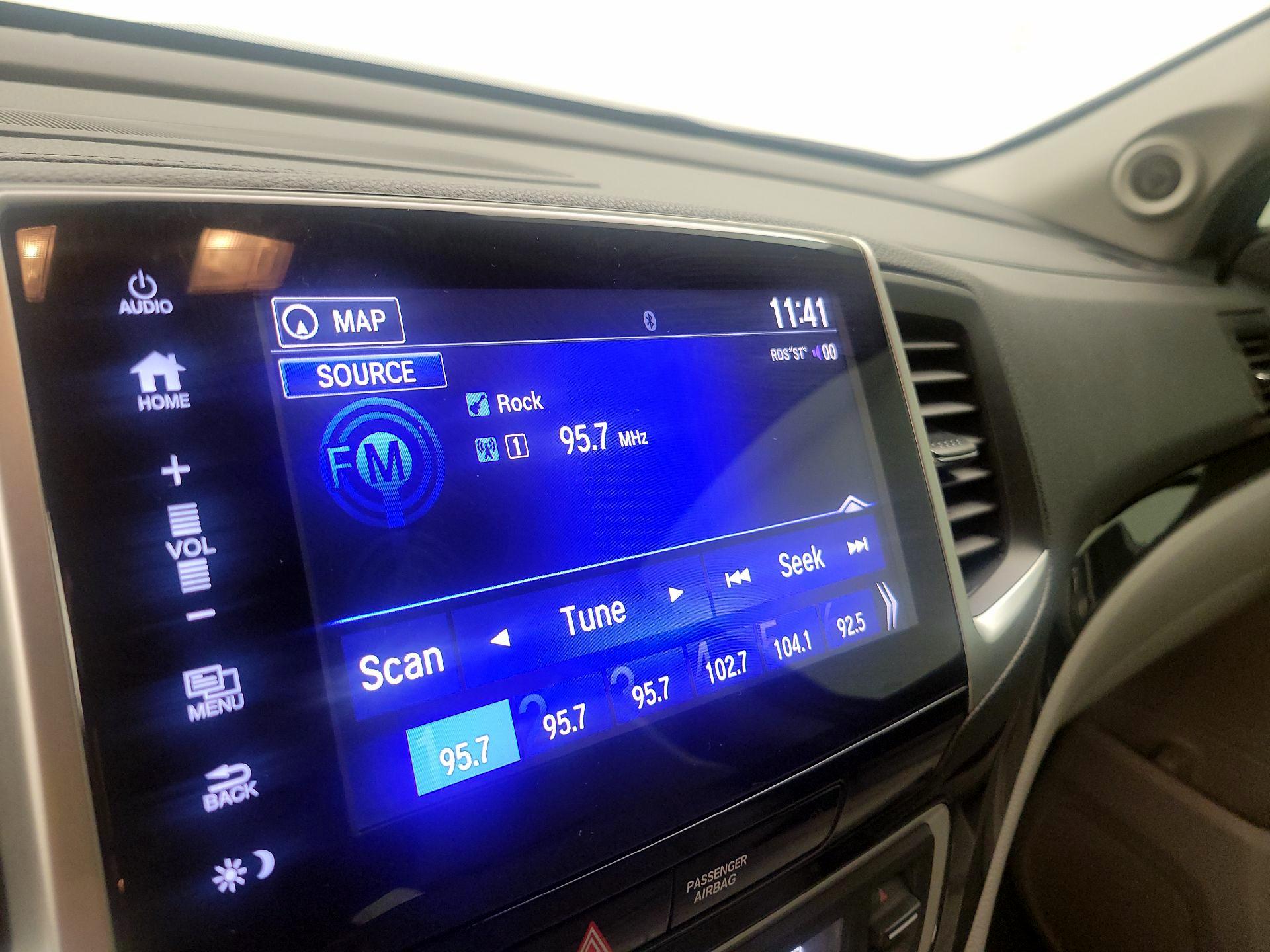 Thumbnail: 2018 Honda Pilot - 16