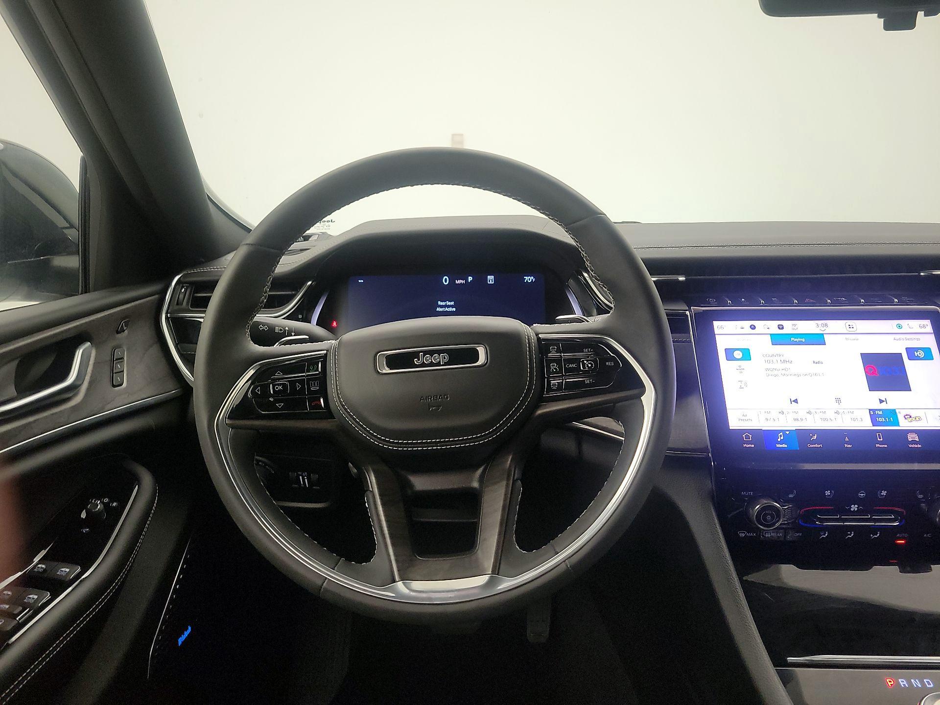Thumbnail: 2023 Jeep Grand Cherokee - 10