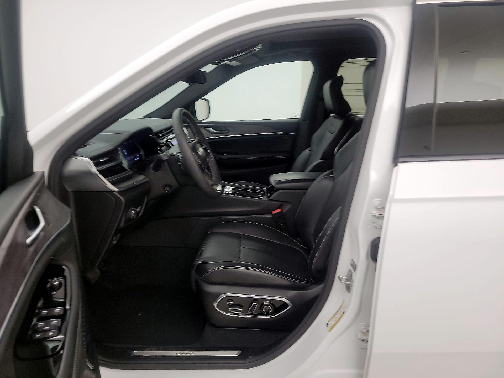 Thumbnail: 2023 Jeep Grand Cherokee - 11