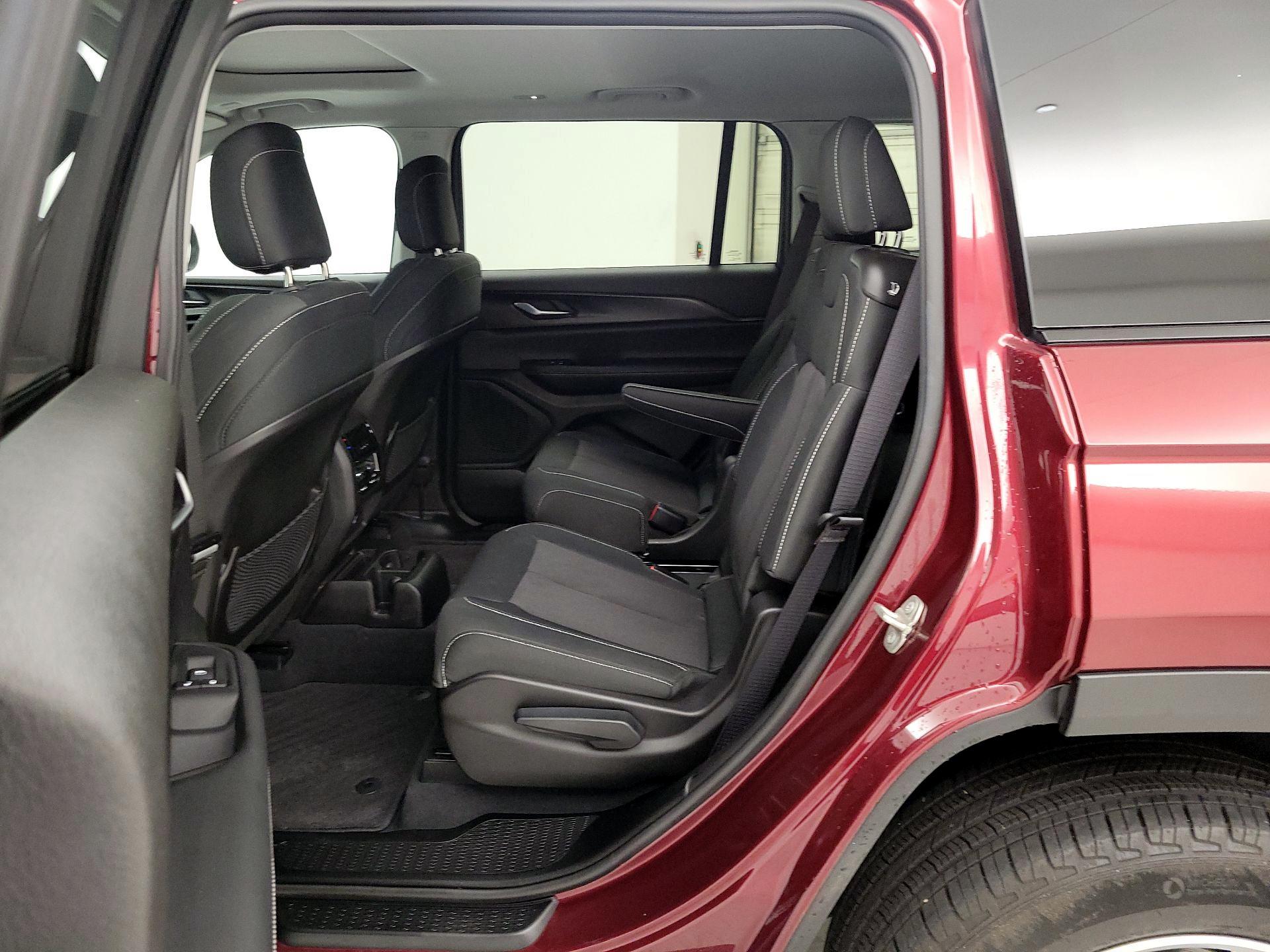 Thumbnail: 2023 Jeep Grand Cherokee L - 19