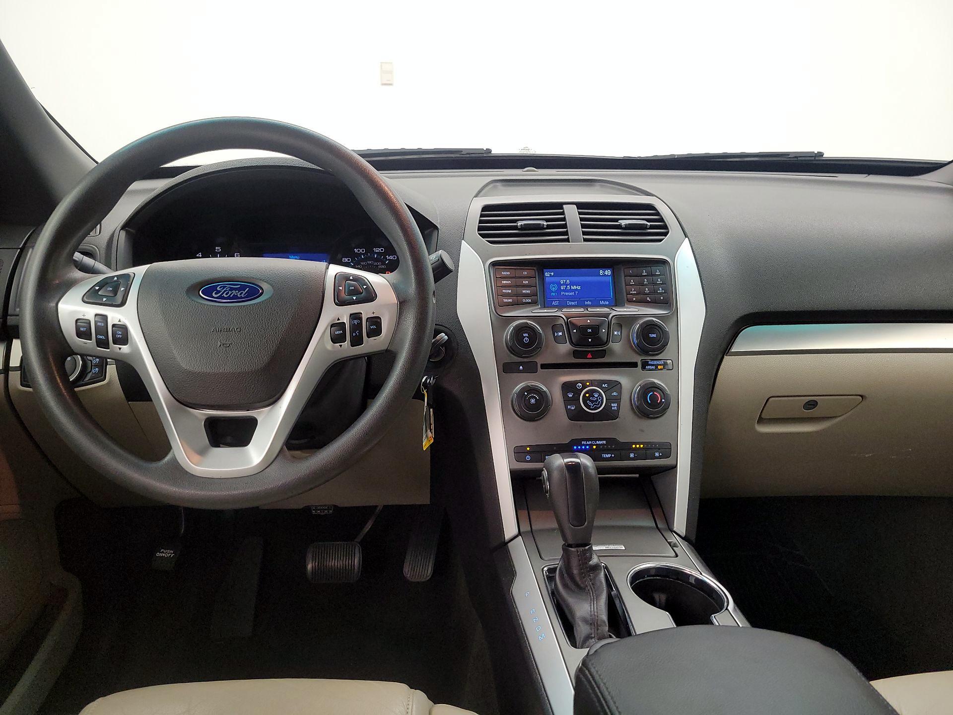 Thumbnail: 2015 Ford Explorer - 9