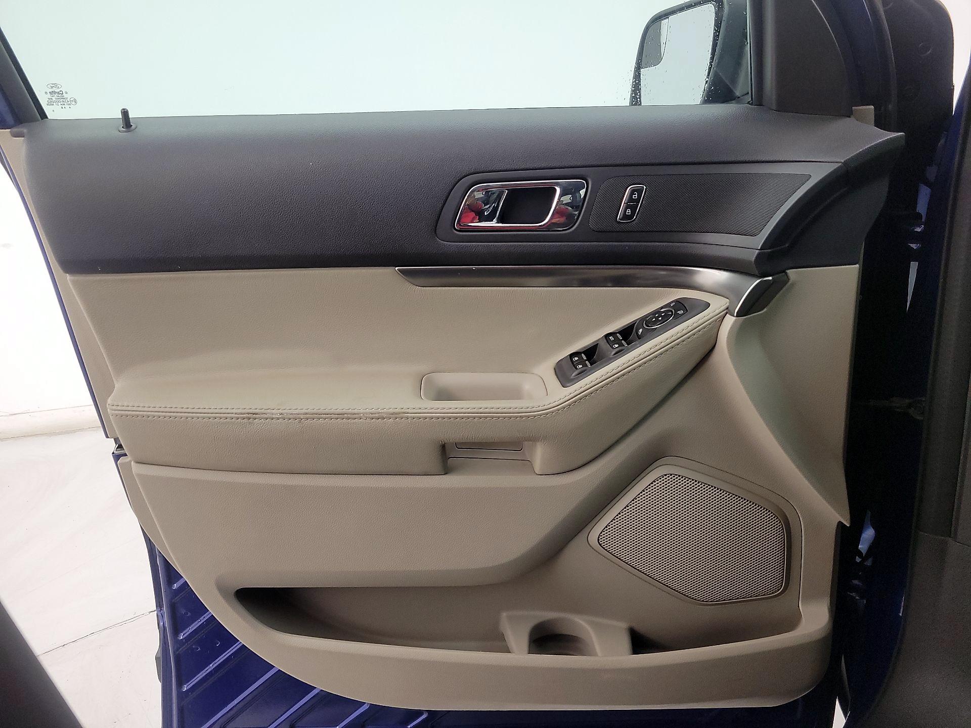 Thumbnail: 2015 Ford Explorer - 12