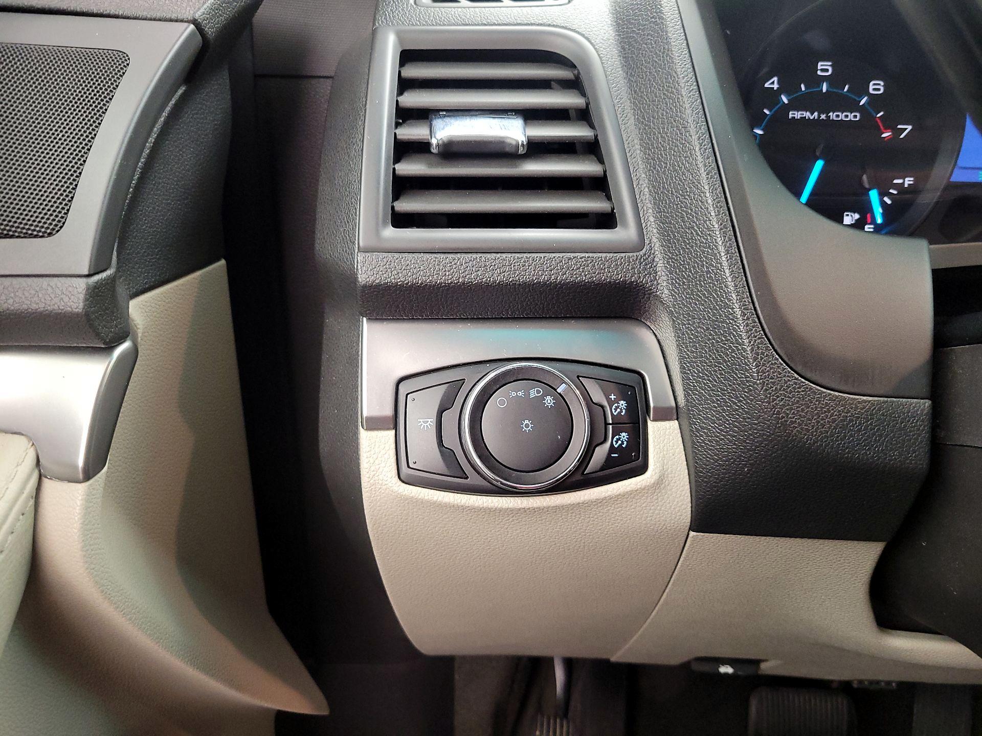 Thumbnail: 2015 Ford Explorer - 13