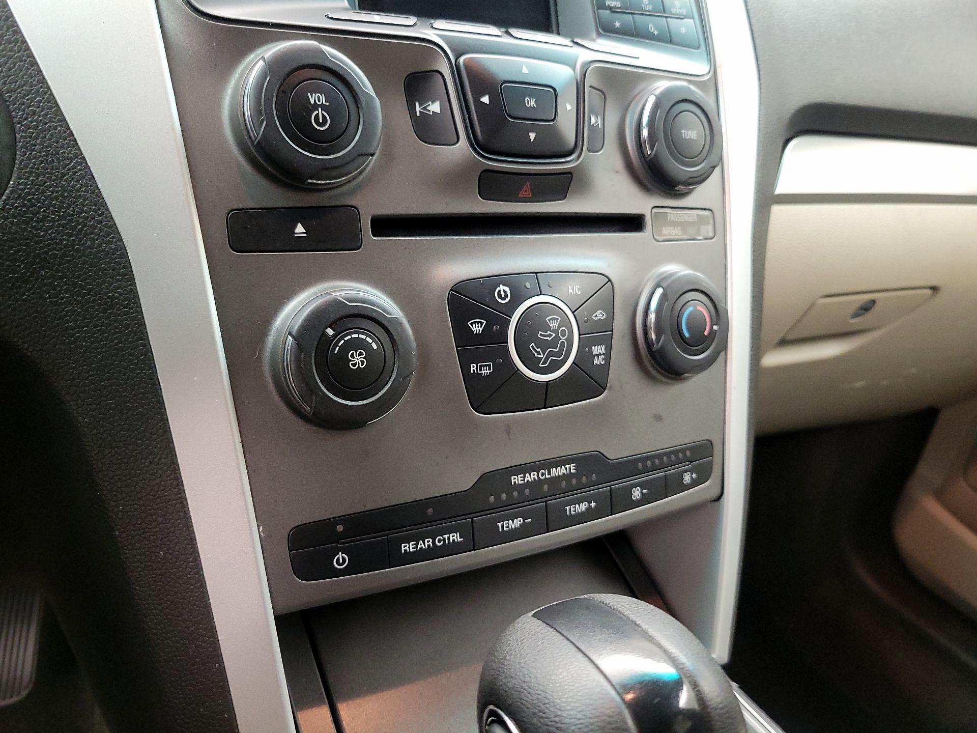 Thumbnail: 2015 Ford Explorer - 15