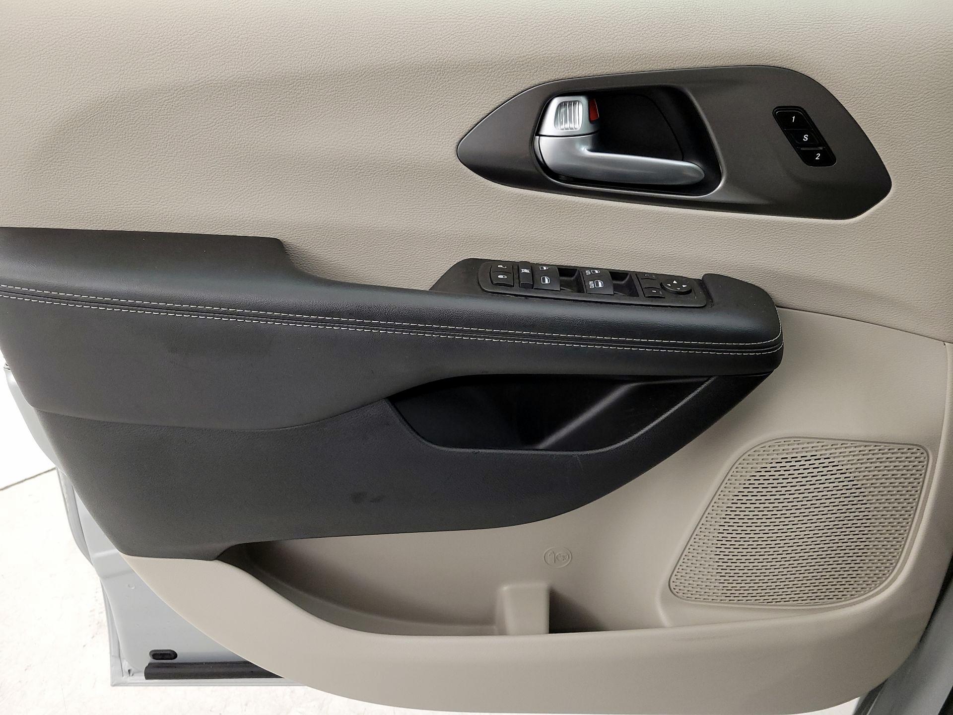 Thumbnail: 2024 Chrysler Pacifica - 12