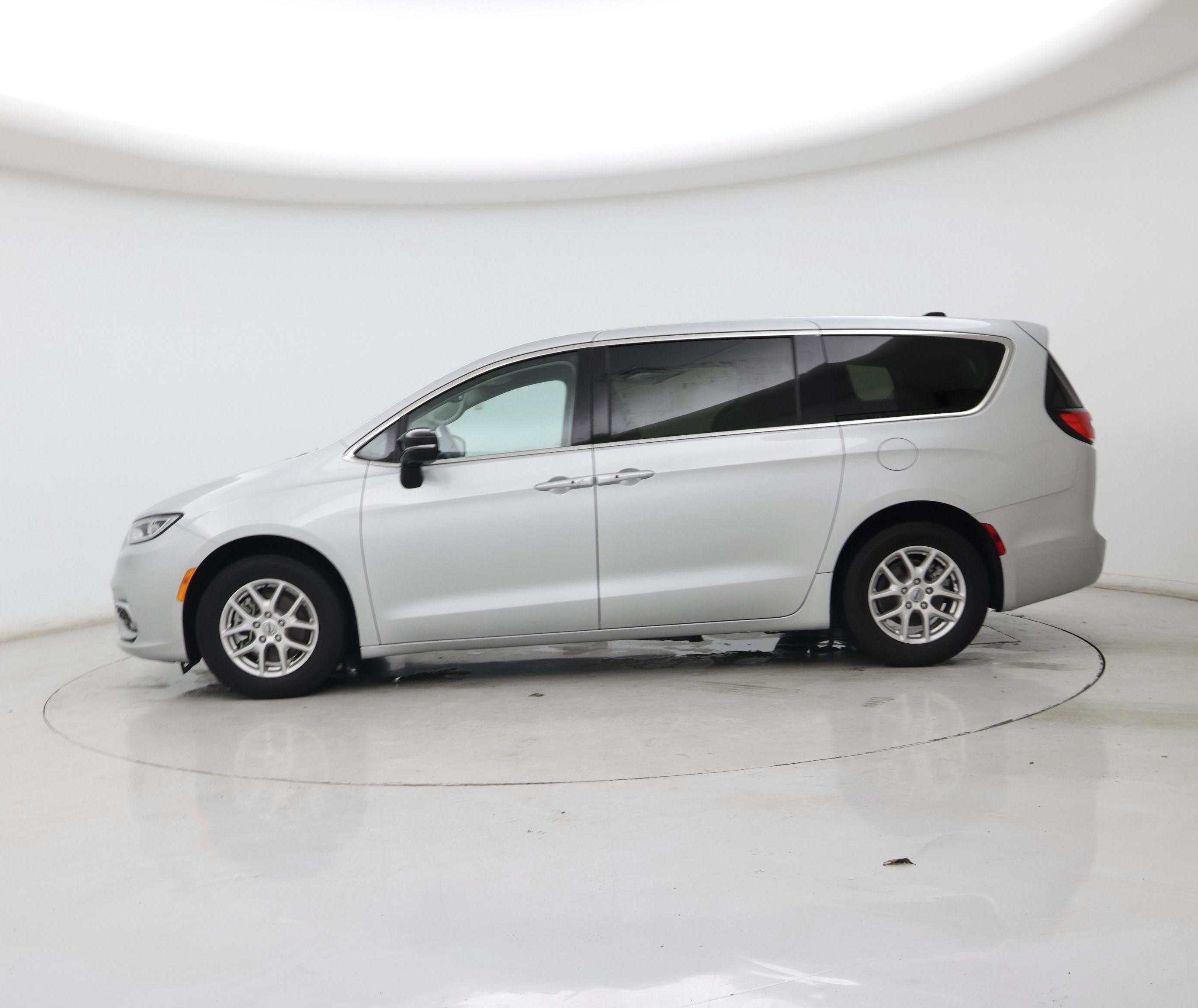 Thumbnail: 2024 Chrysler Pacifica - 3