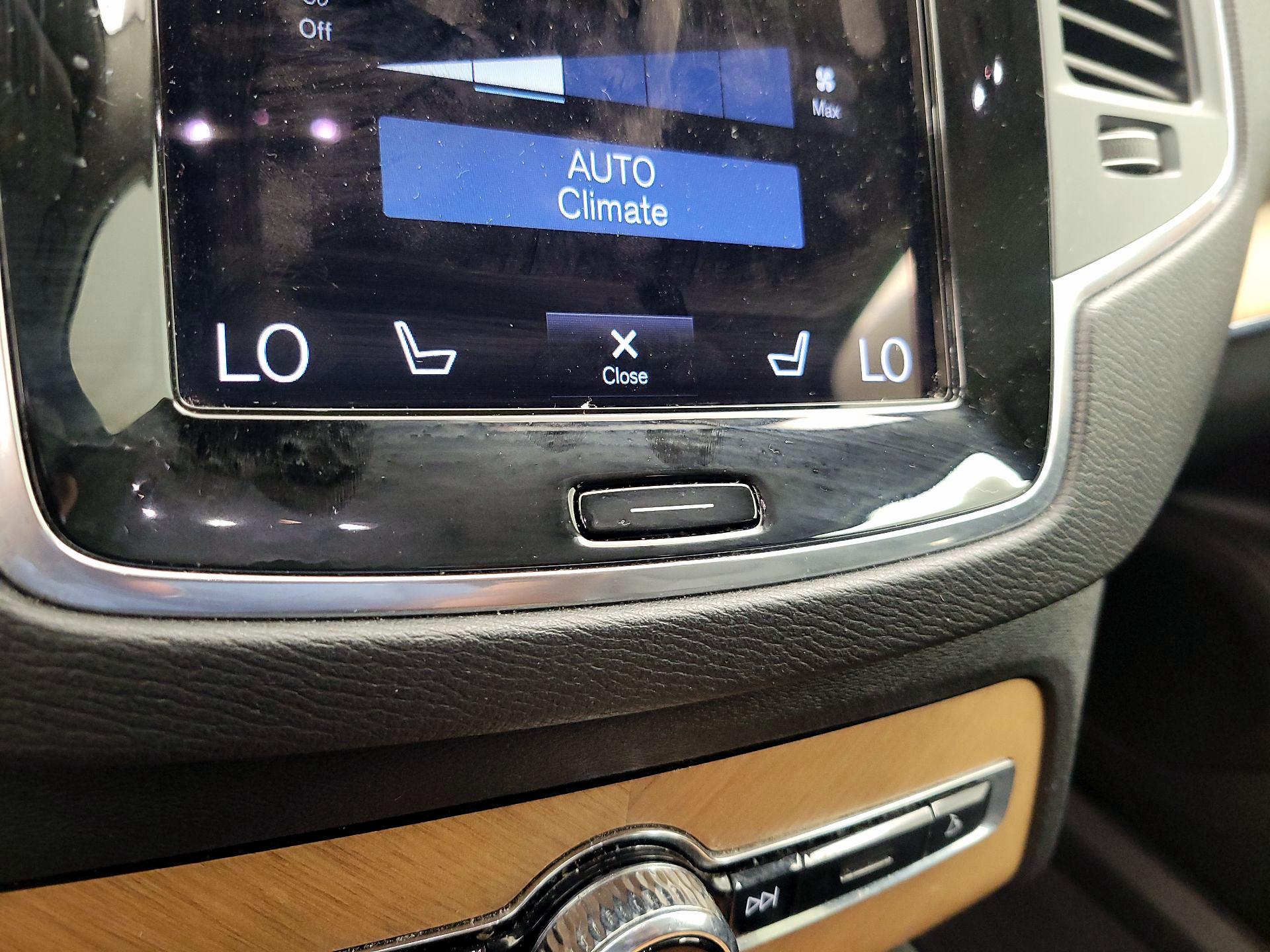 Thumbnail: 2021 Volvo XC90 - 16