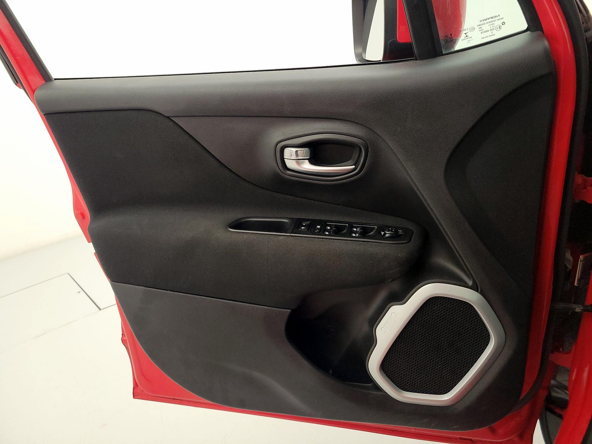Thumbnail: 2021 Jeep Renegade - 12