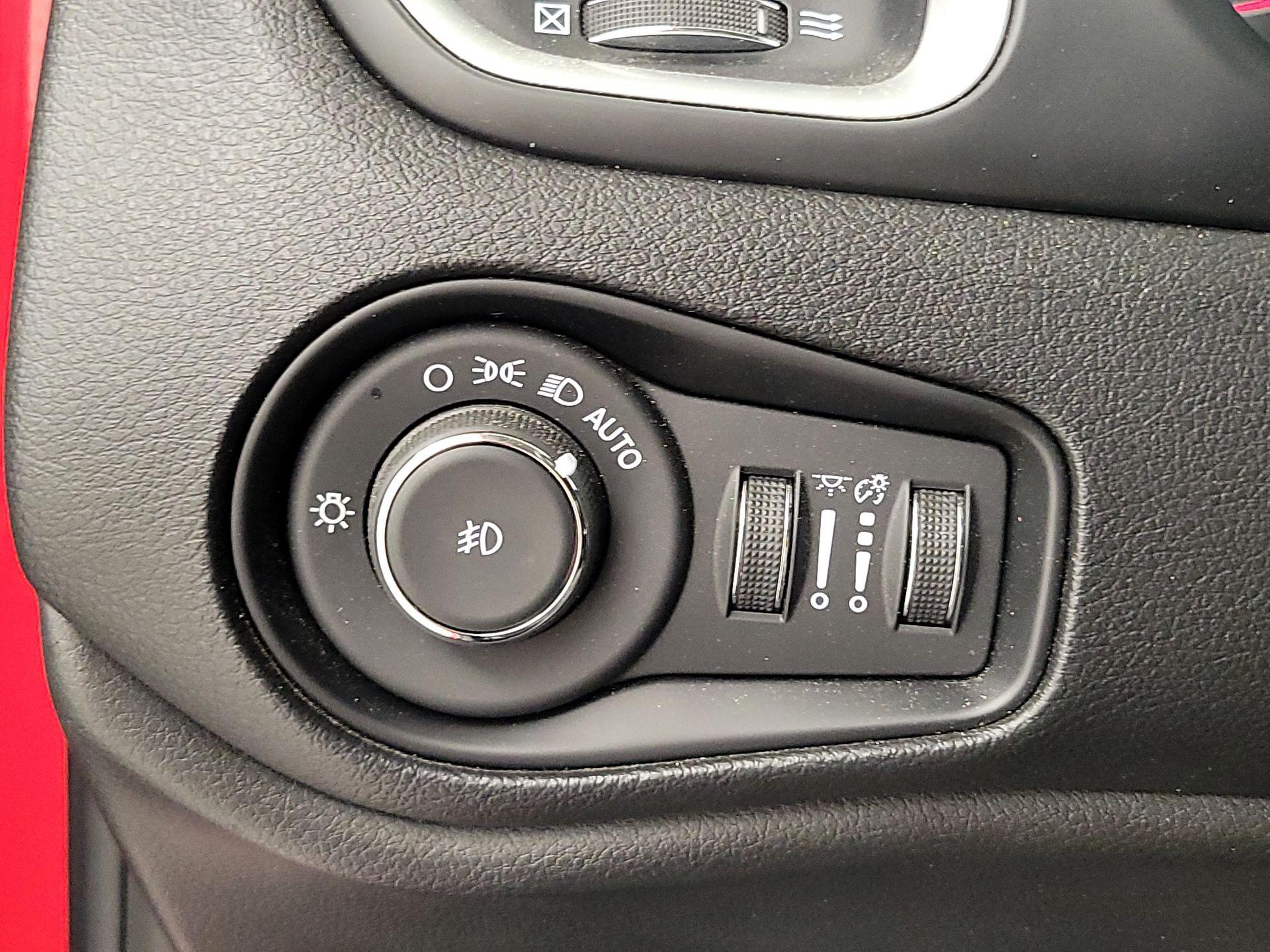 Thumbnail: 2021 Jeep Renegade - 13