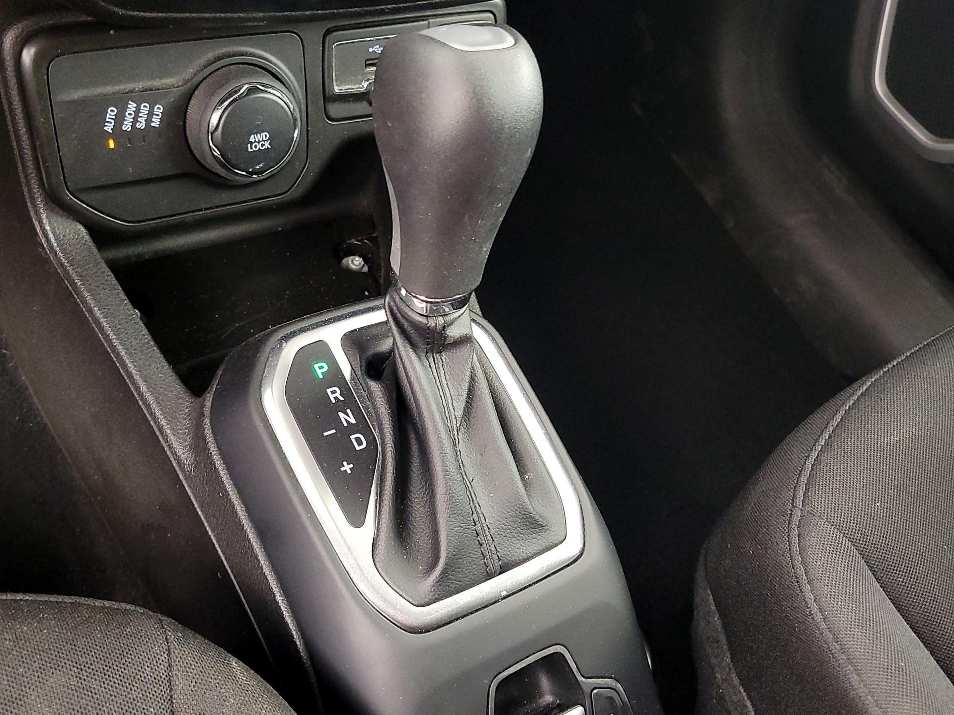 Thumbnail: 2021 Jeep Renegade - 17