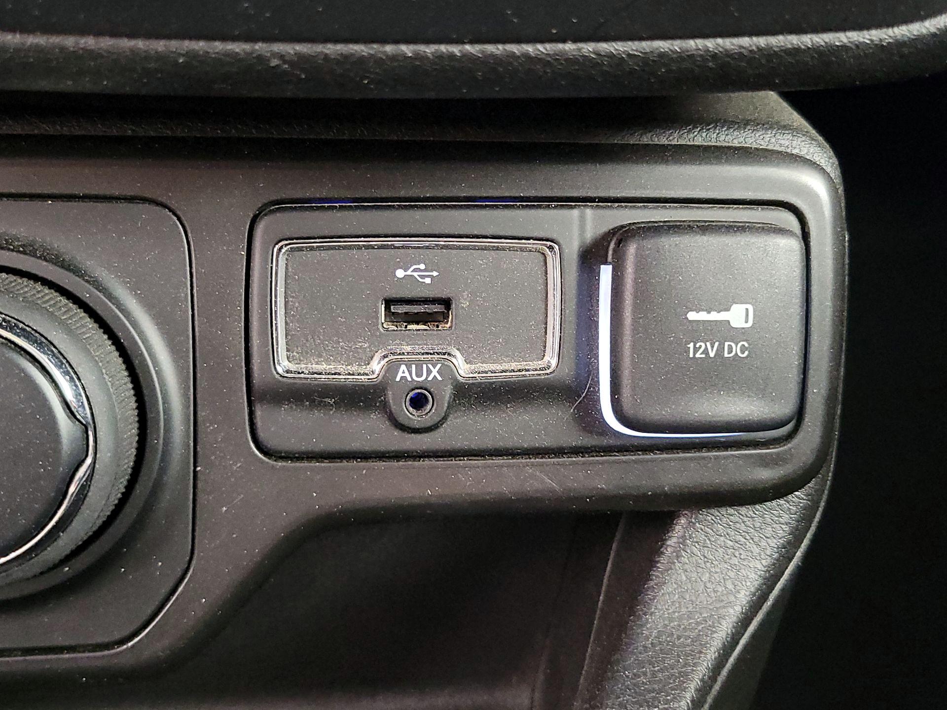 Thumbnail: 2021 Jeep Renegade - 18