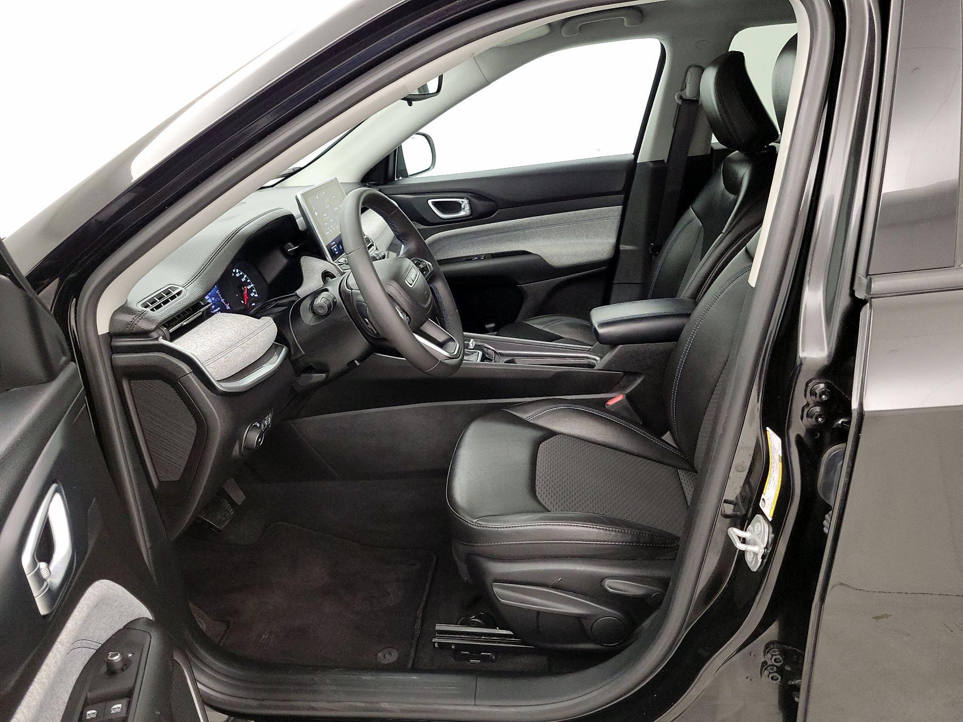 Thumbnail: 2022 Jeep Compass - 11