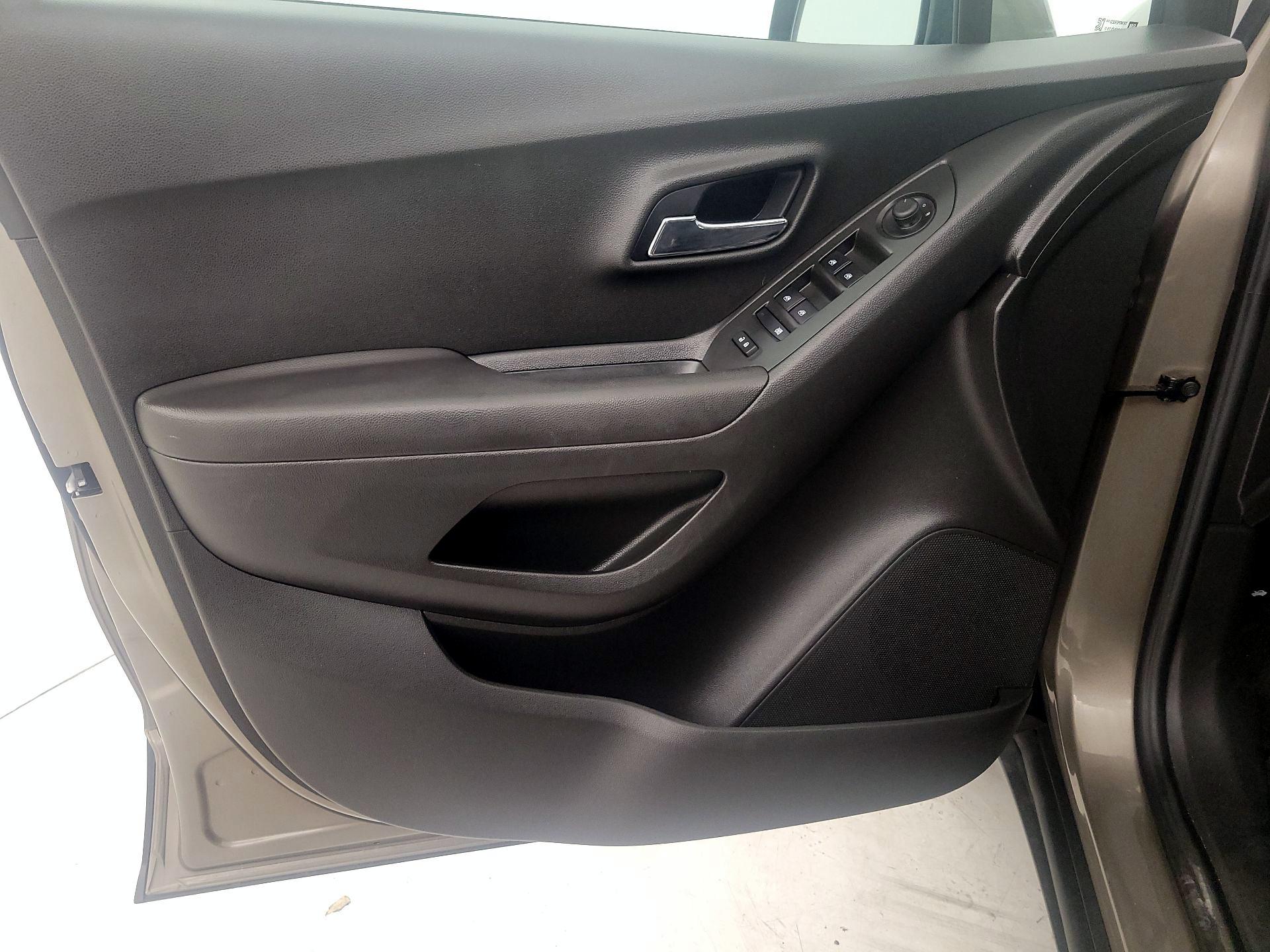 Thumbnail: 2021 Chevrolet Trax - 12