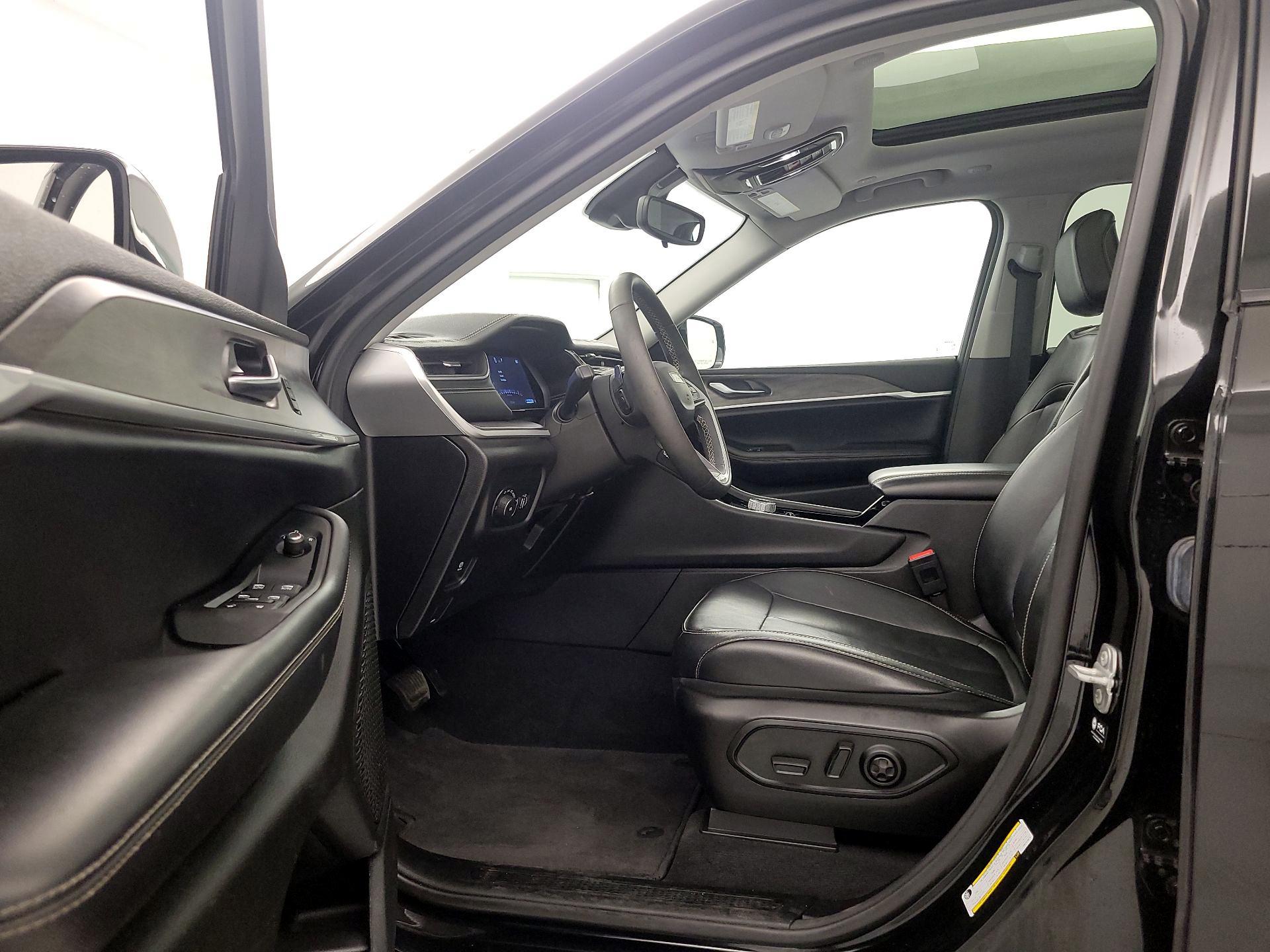 Thumbnail: 2023 Jeep Grand Cherokee L - 11