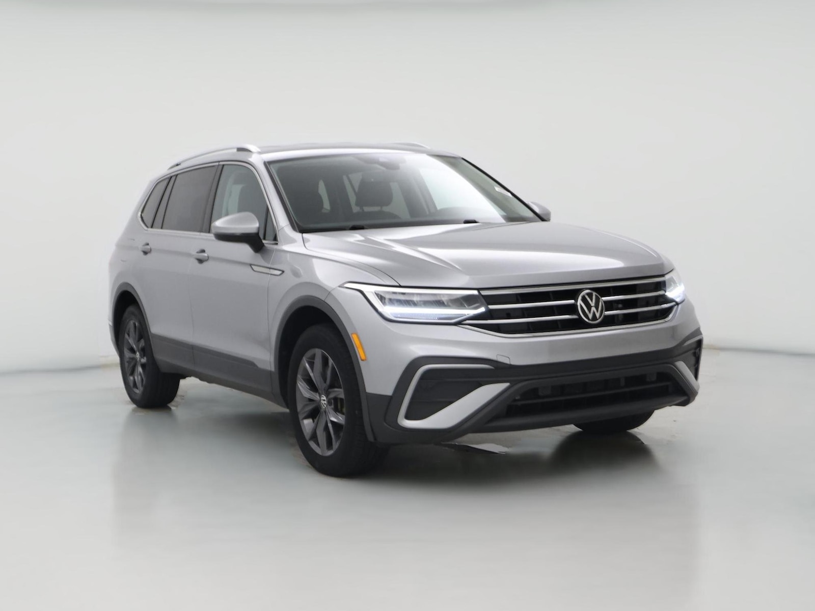 2023 Volkswagen Tiguan SE - Photo 1