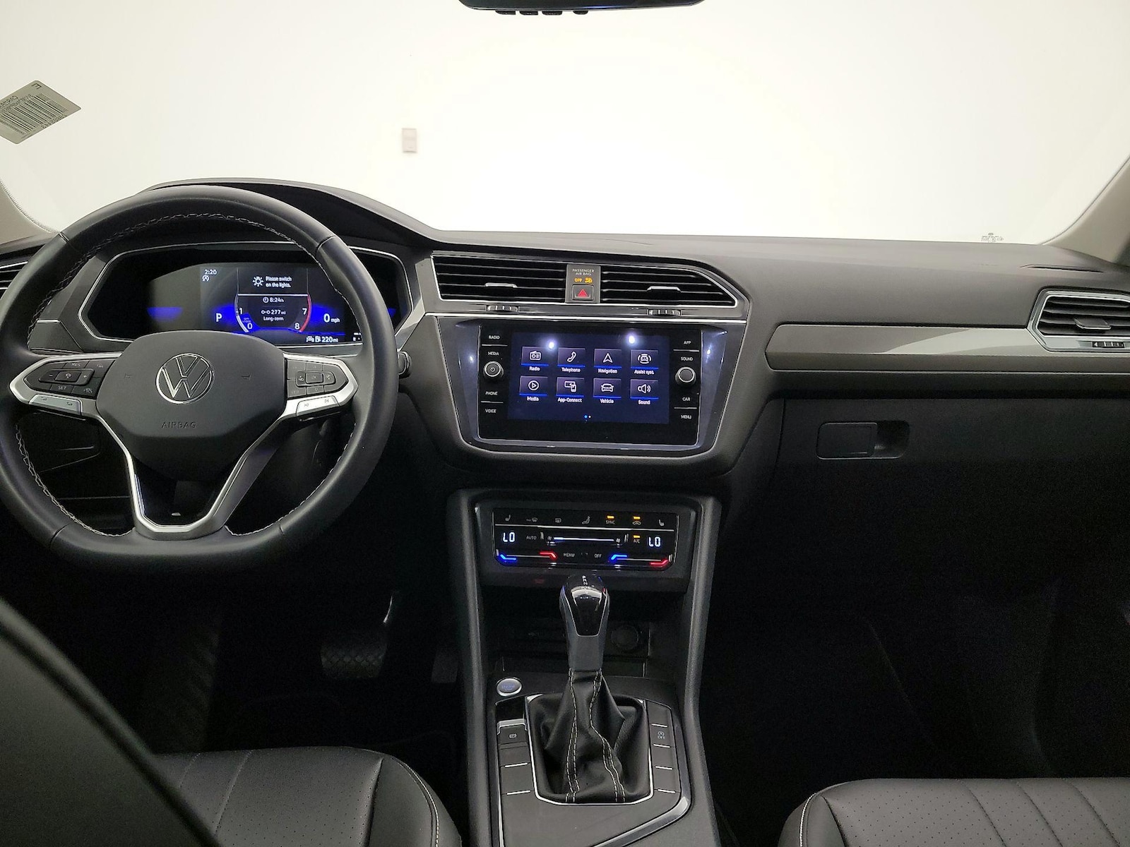 2023 Volkswagen Tiguan SE - Photo 10