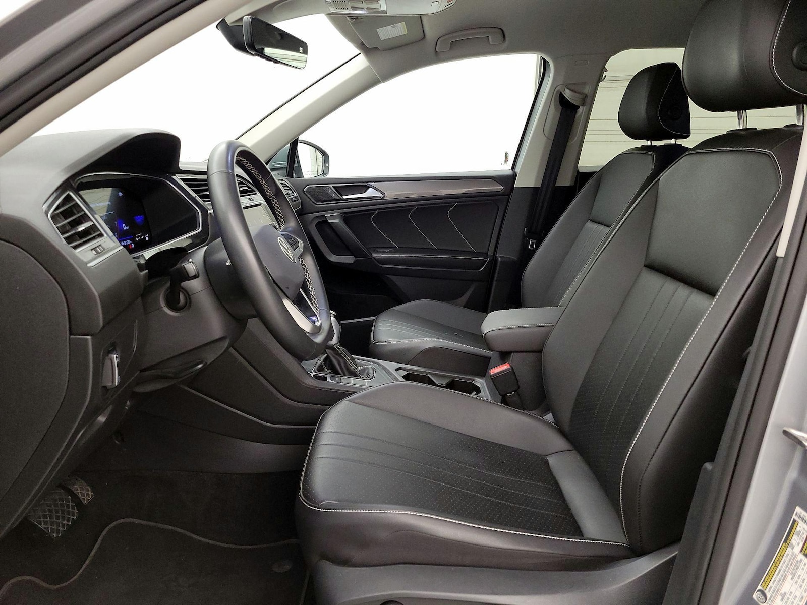 2023 Volkswagen Tiguan SE - Photo 12