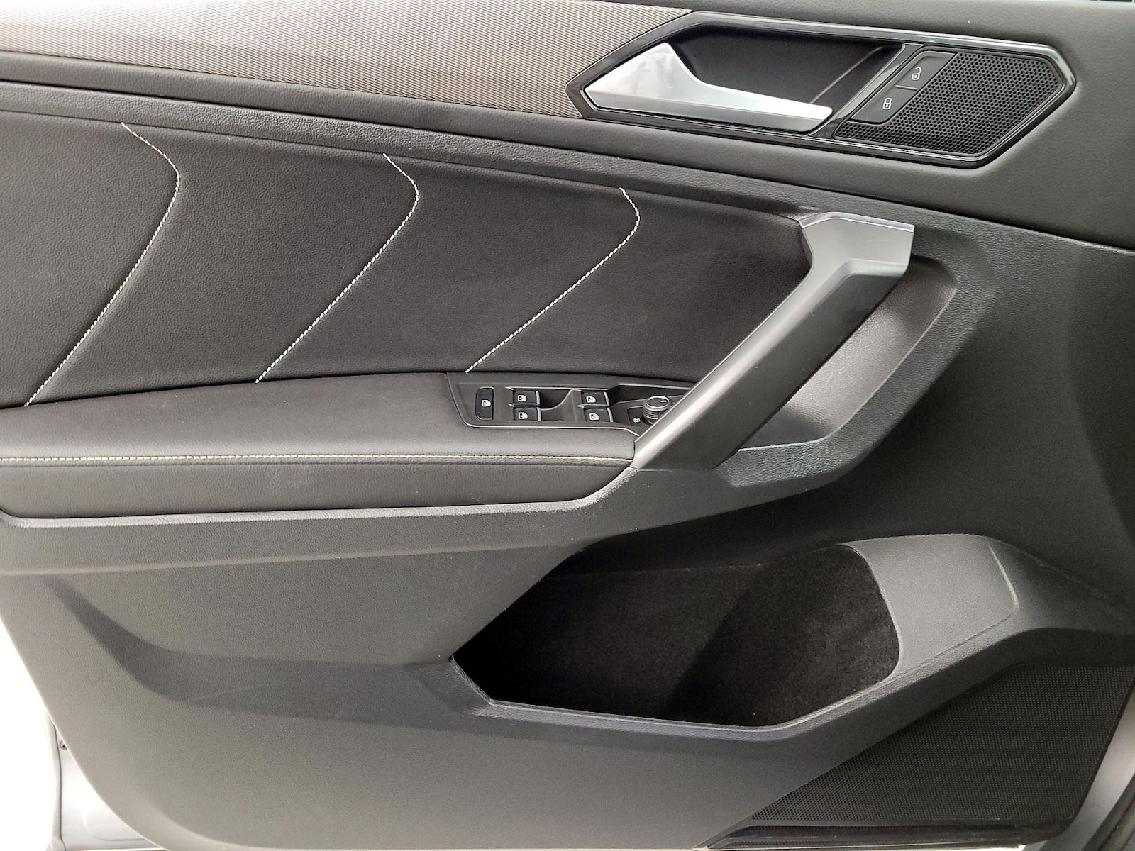 2023 Volkswagen Tiguan SE - Photo 13