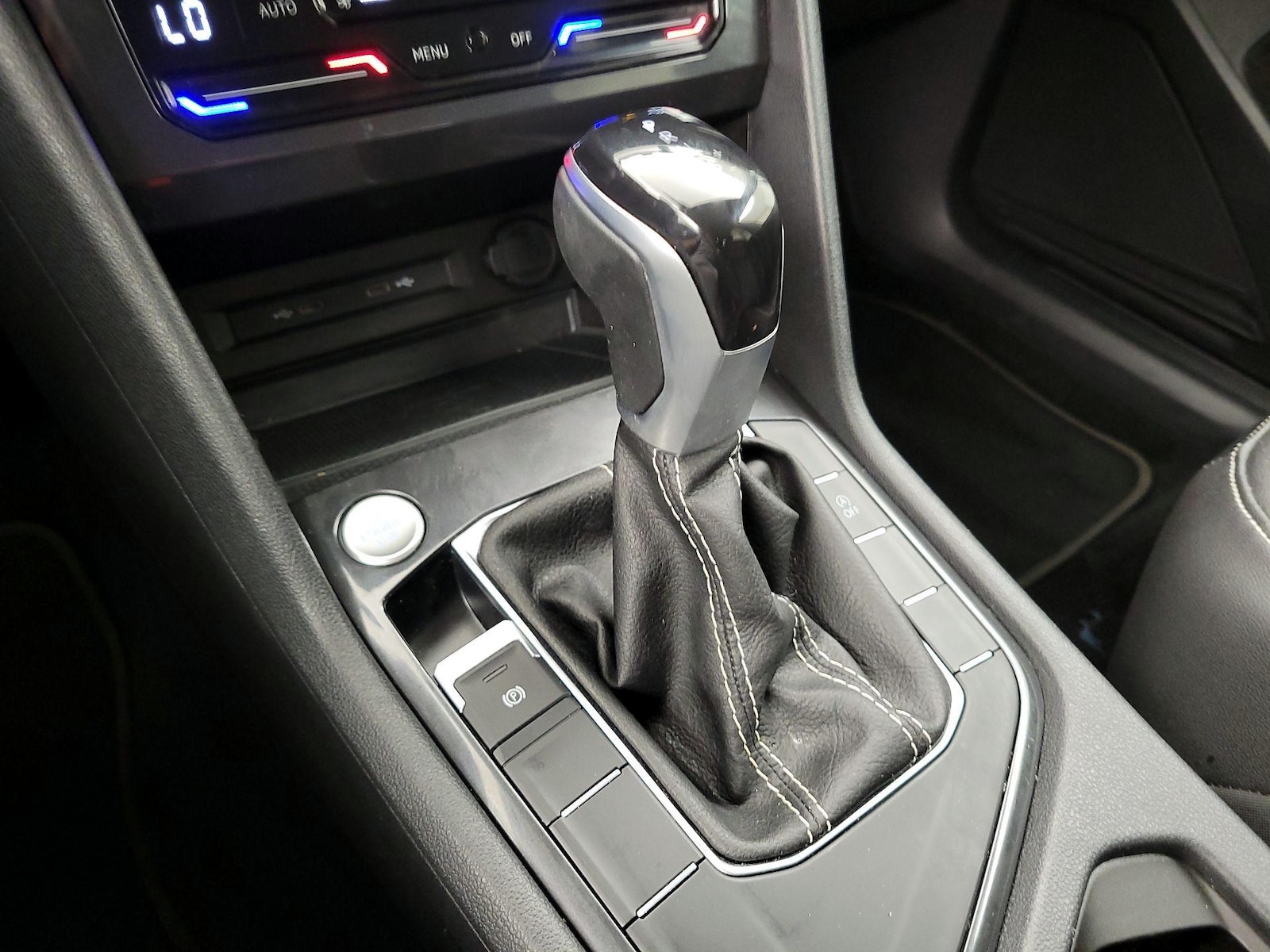 2023 Volkswagen Tiguan SE - Photo 18