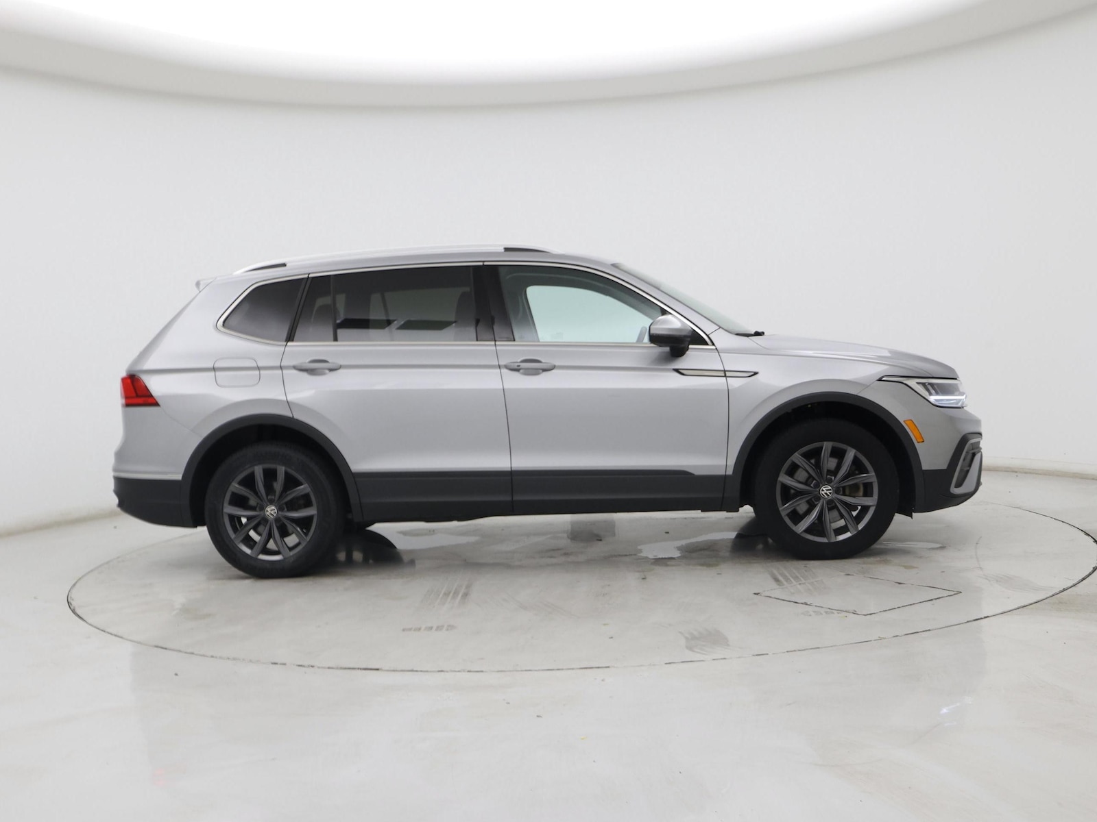 2023 Volkswagen Tiguan SE - Photo 8