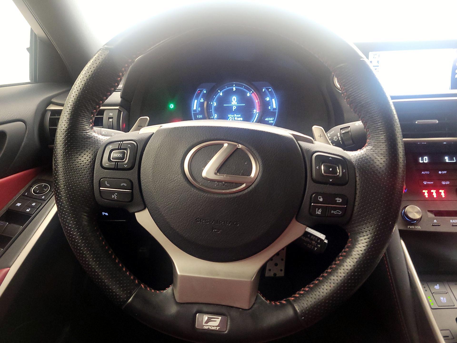 Thumbnail: 2019 Lexus IS - 10