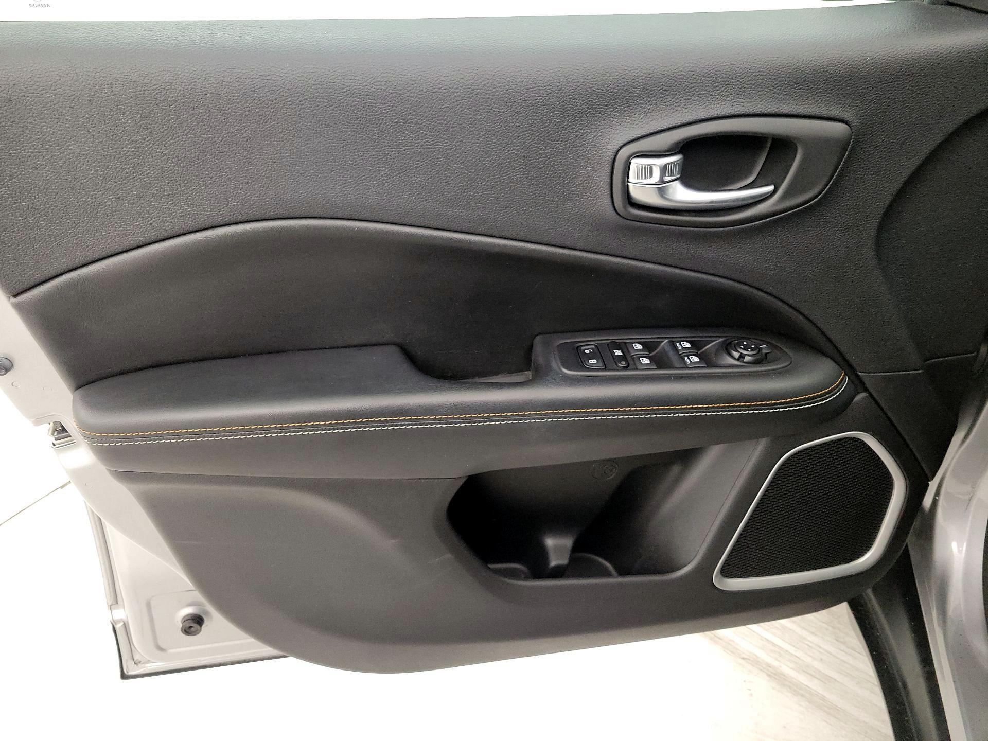 Thumbnail: 2020 Jeep Compass - 12
