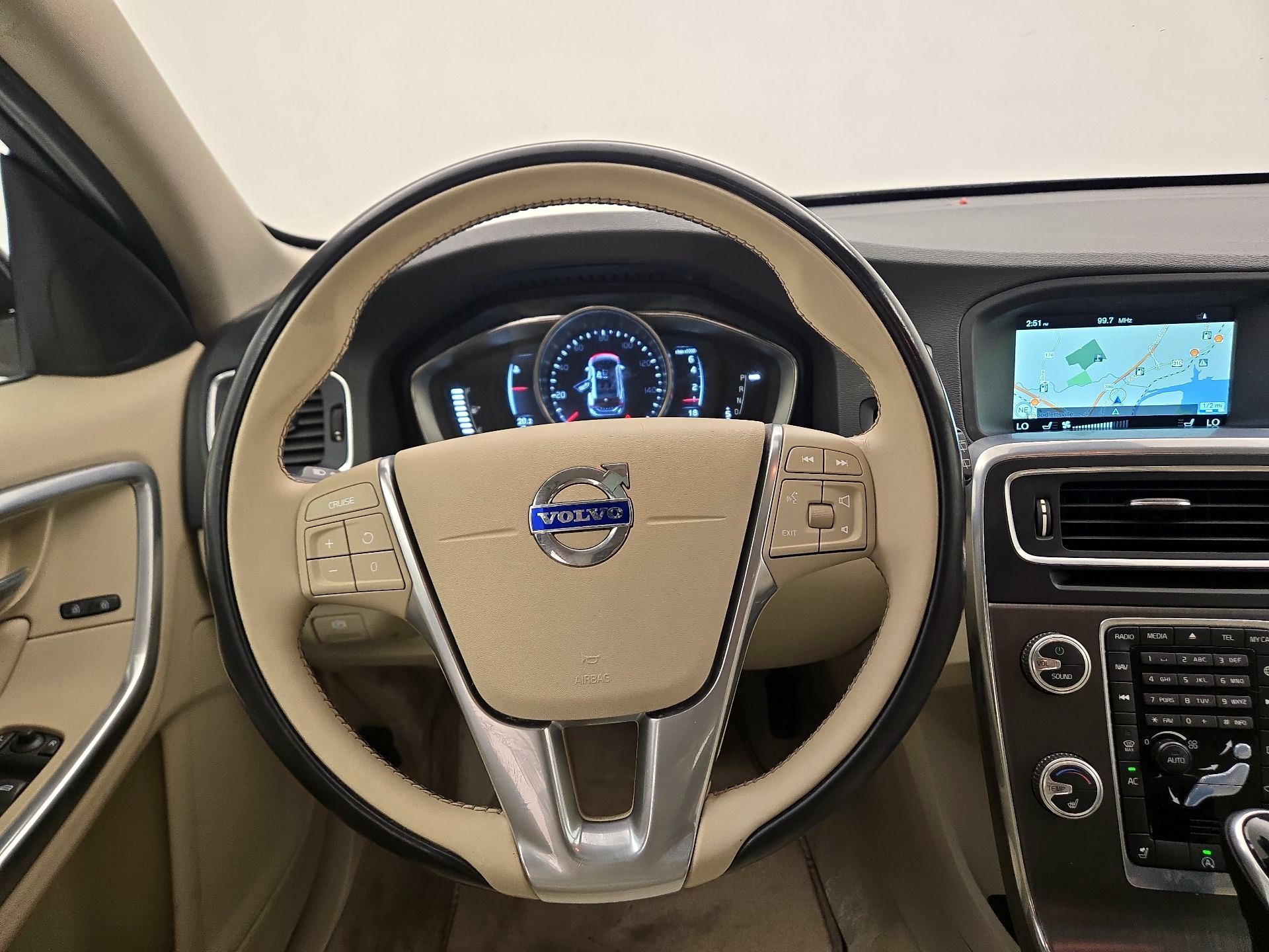 Thumbnail: 2016 Volvo V60 - 10