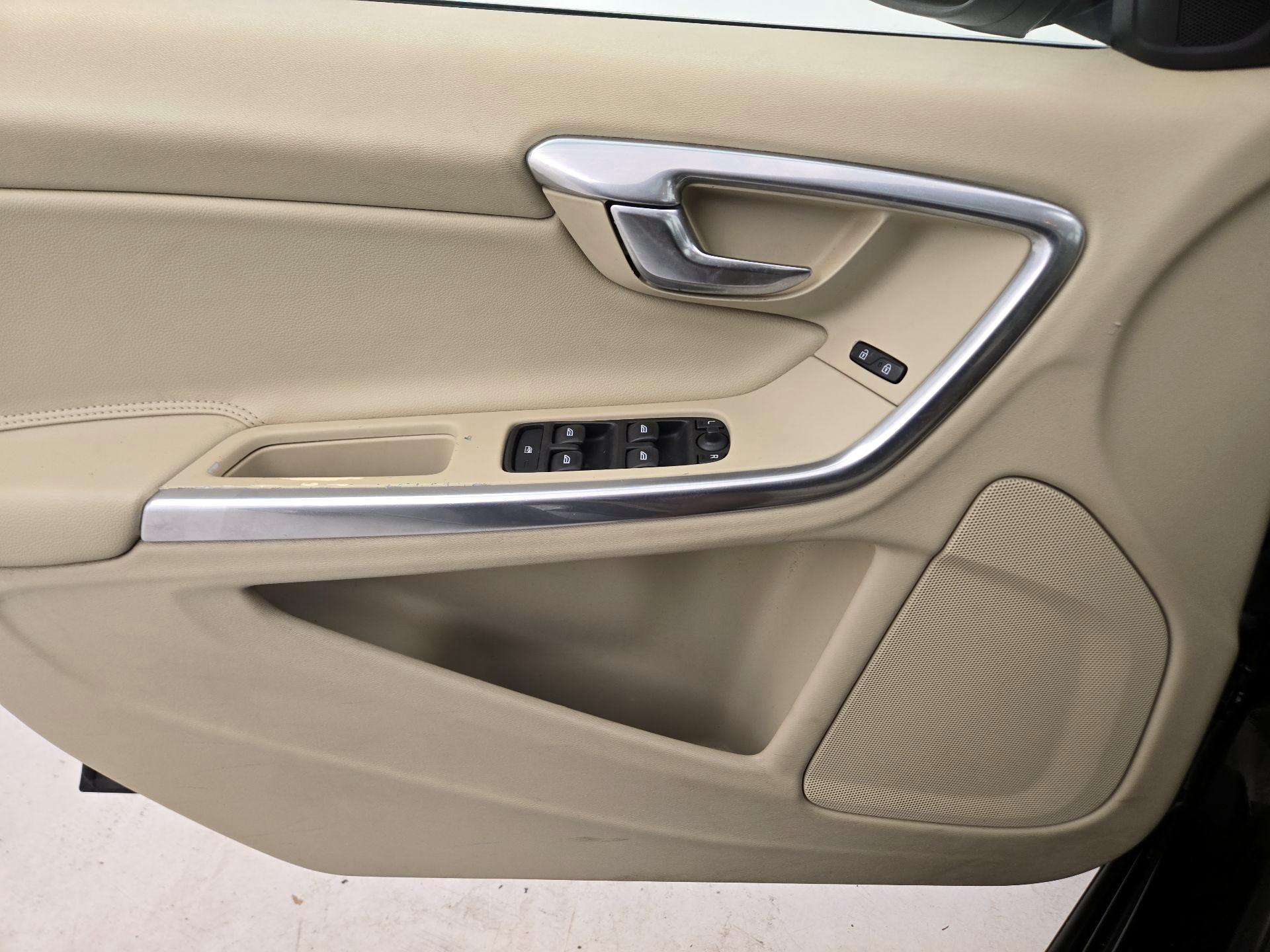 Thumbnail: 2016 Volvo V60 - 12