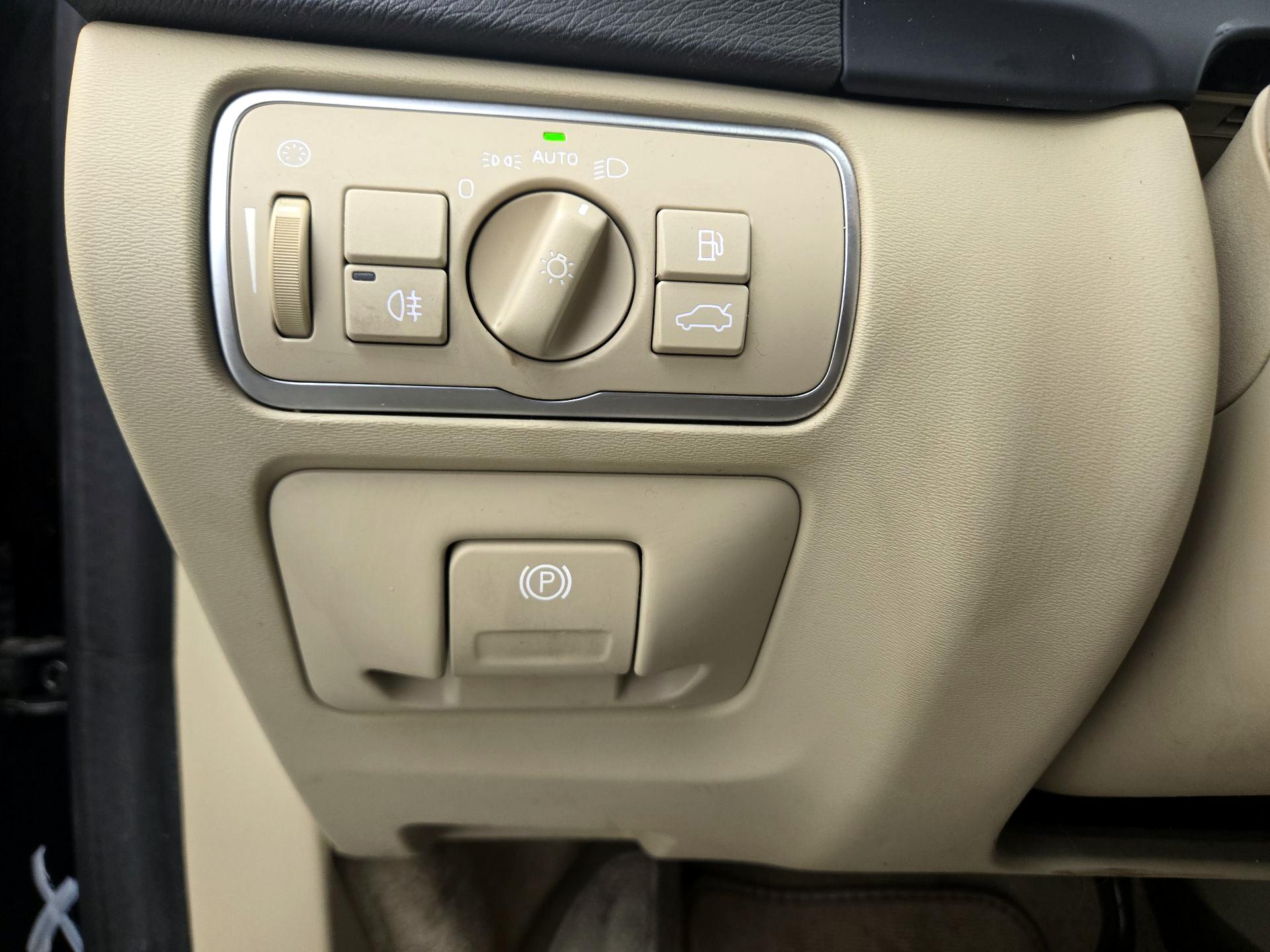 Thumbnail: 2016 Volvo V60 - 13