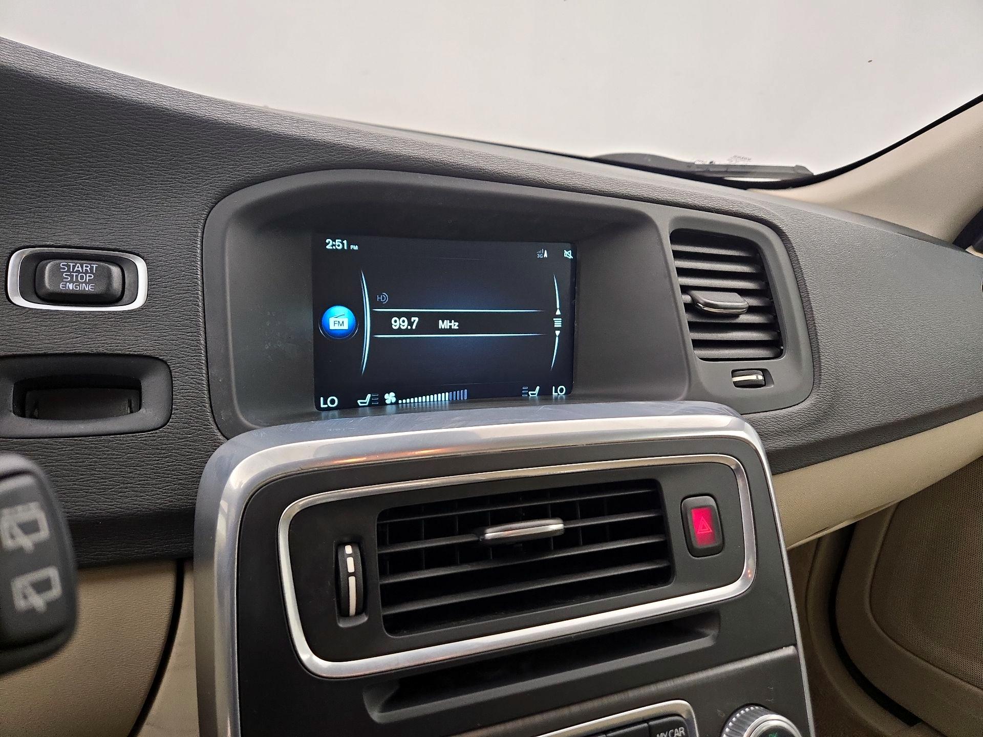 Thumbnail: 2016 Volvo V60 - 15