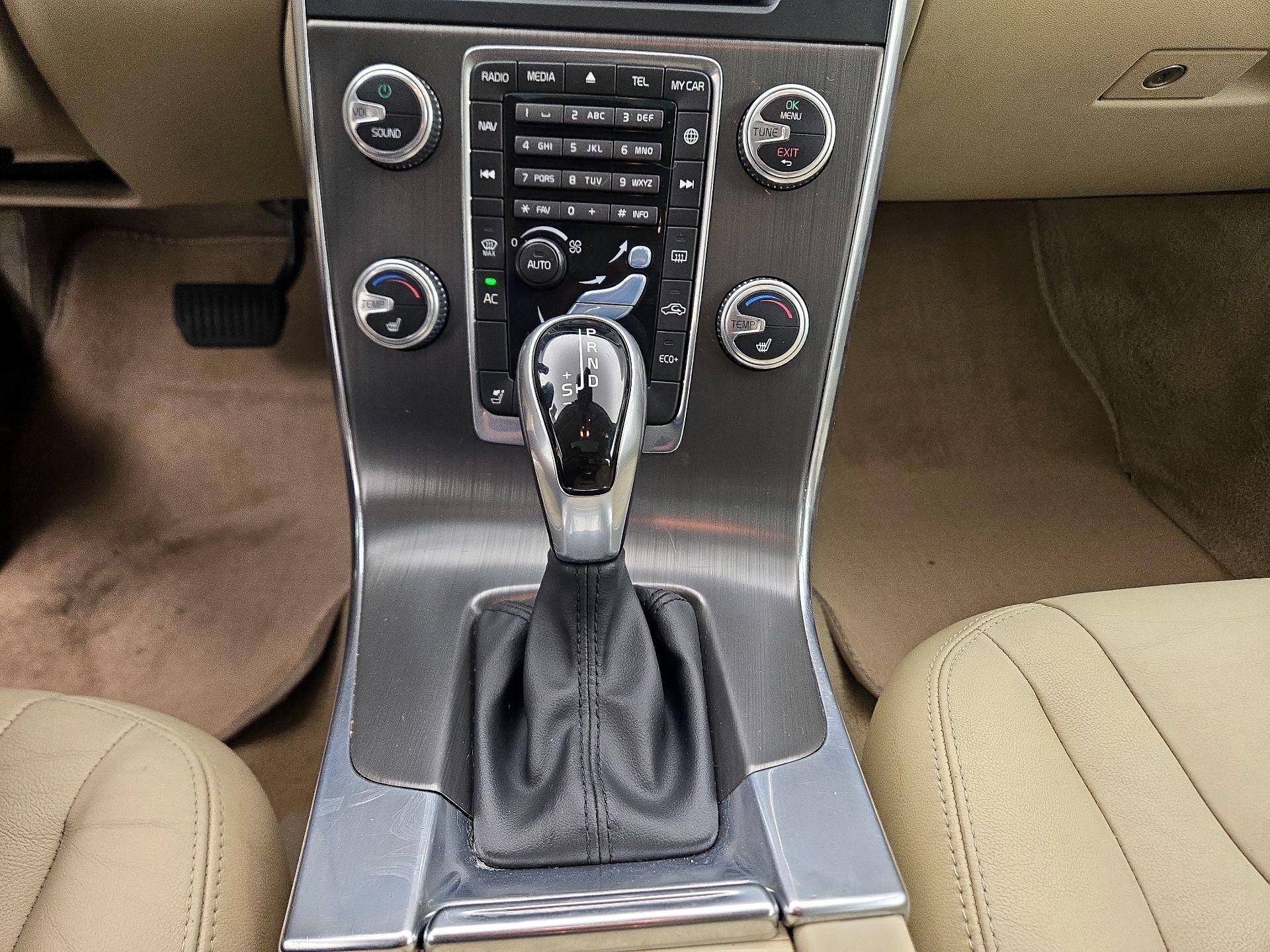 Thumbnail: 2016 Volvo V60 - 17