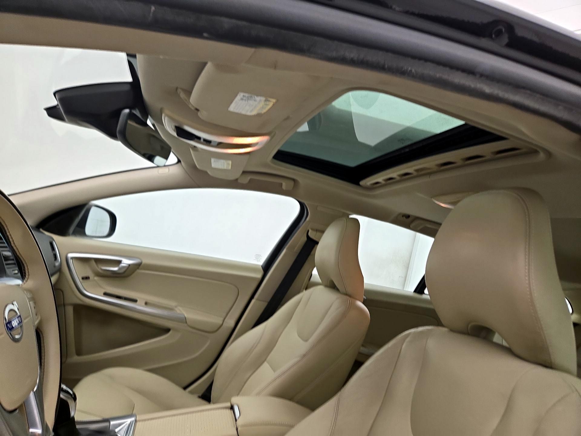 Thumbnail: 2016 Volvo V60 - 18