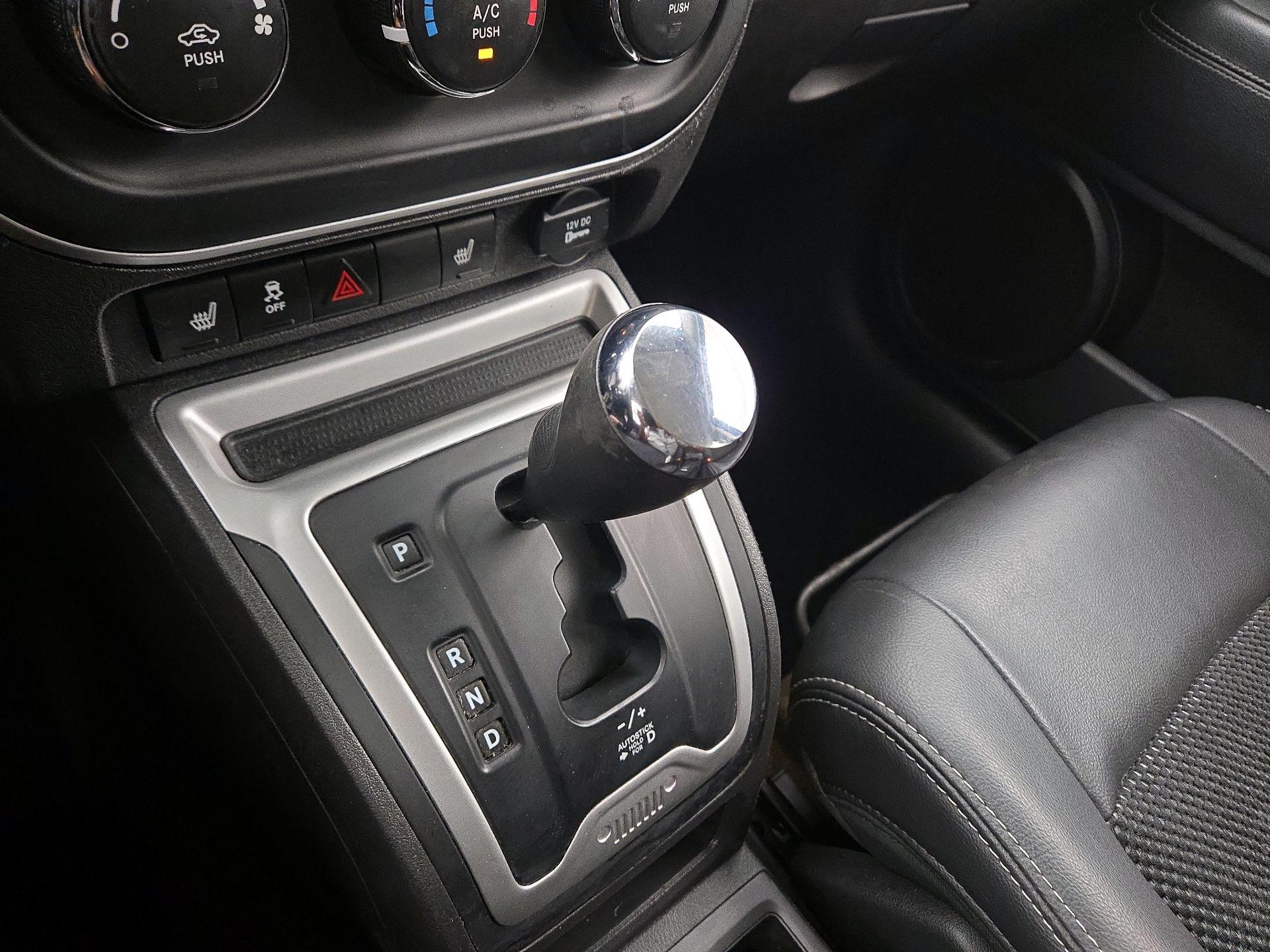 Thumbnail: 2016 Jeep Compass - 15