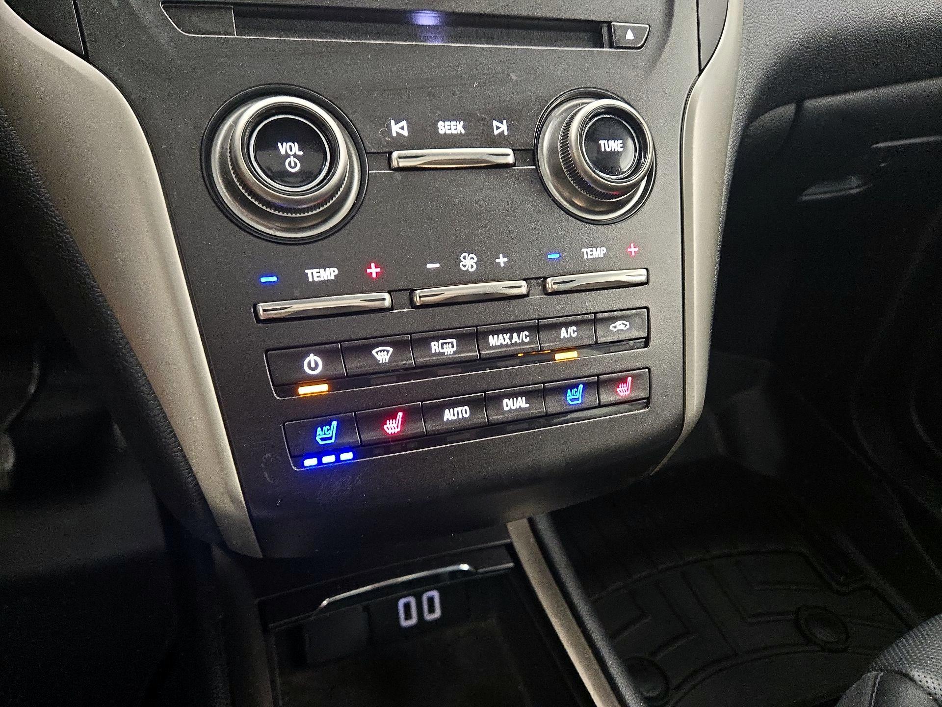 Thumbnail: 2019 Lincoln MKC - 17