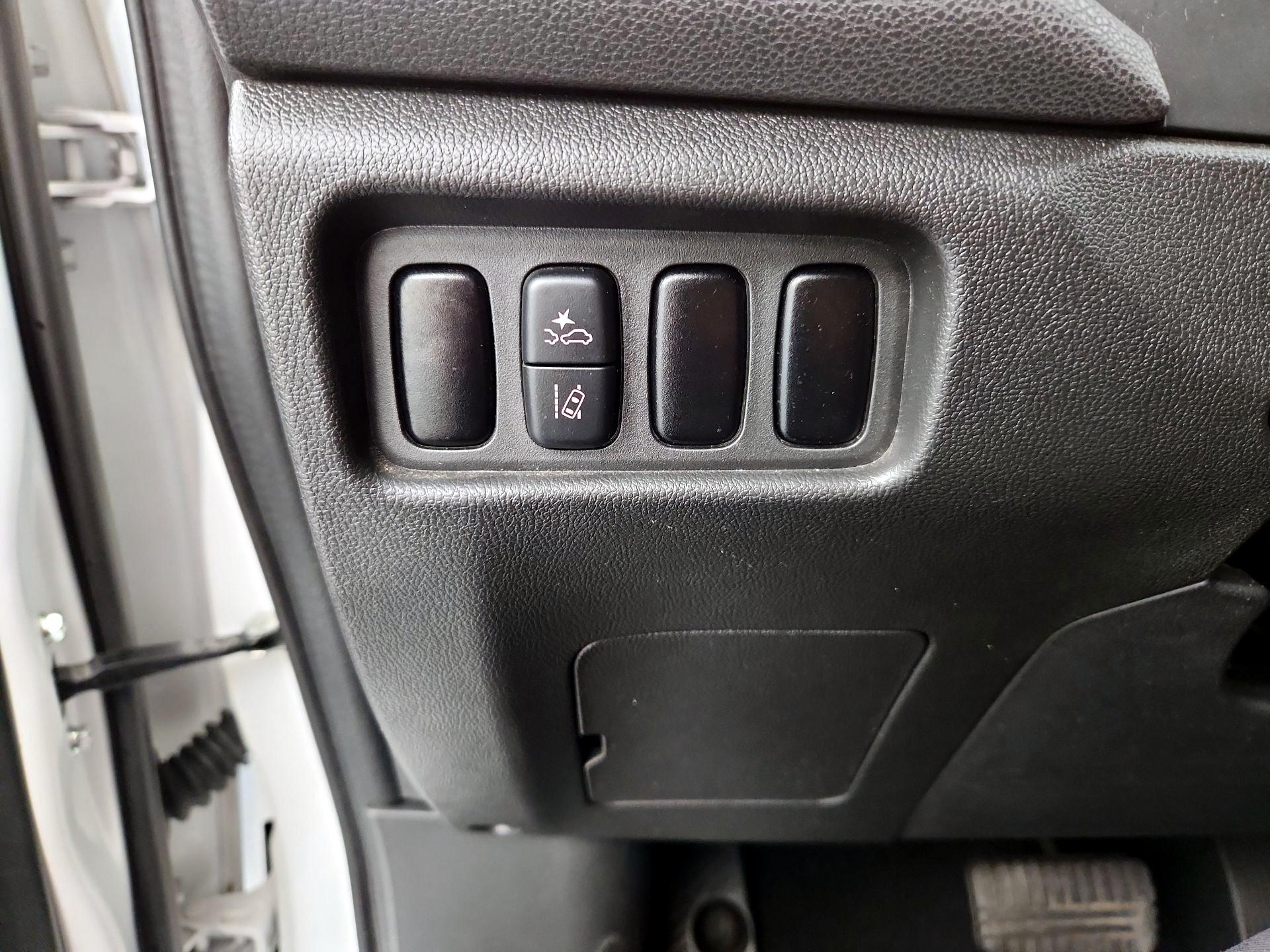 Thumbnail: 2021 Mitsubishi Outlander Sport - 13