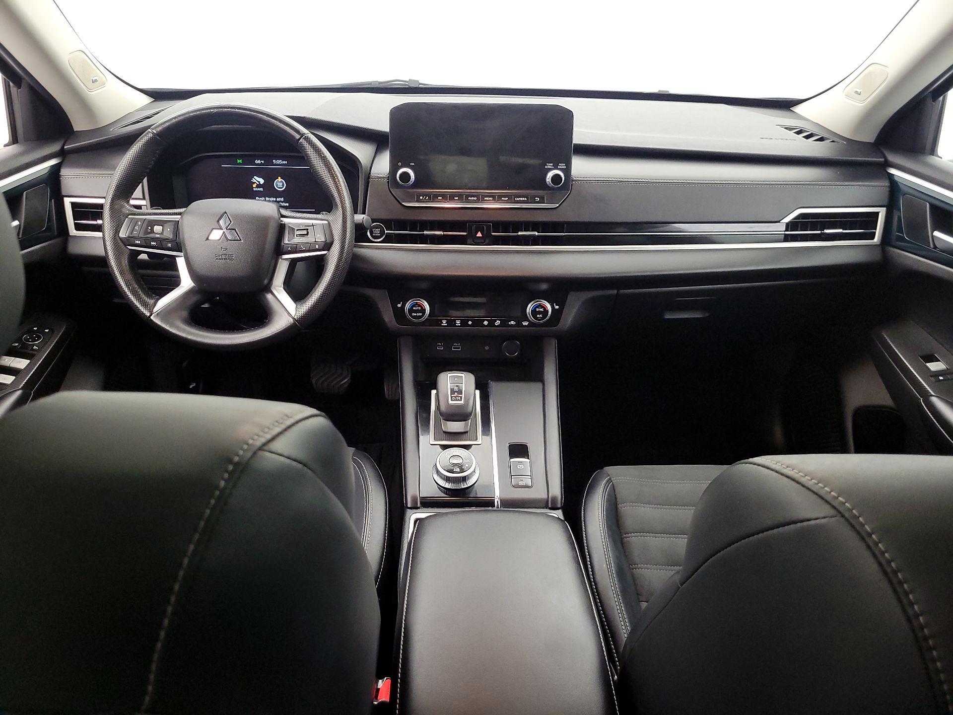 Thumbnail: 2022 Mitsubishi Outlander - 9