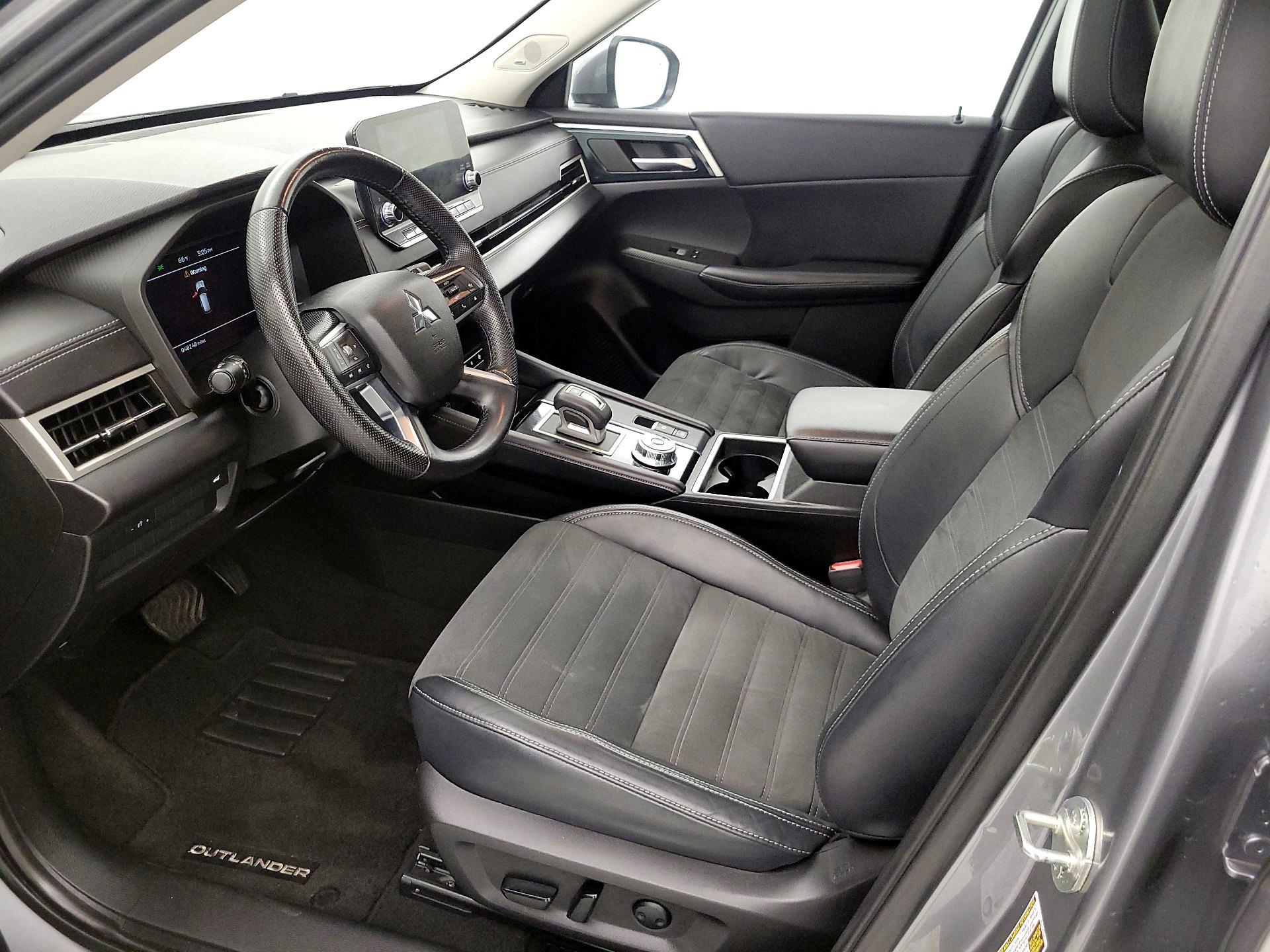 Thumbnail: 2022 Mitsubishi Outlander - 11