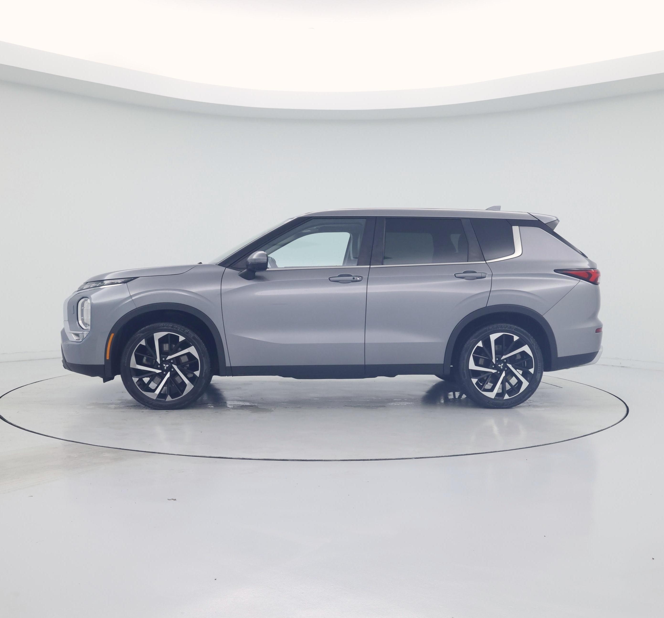 Thumbnail: 2022 Mitsubishi Outlander - 3