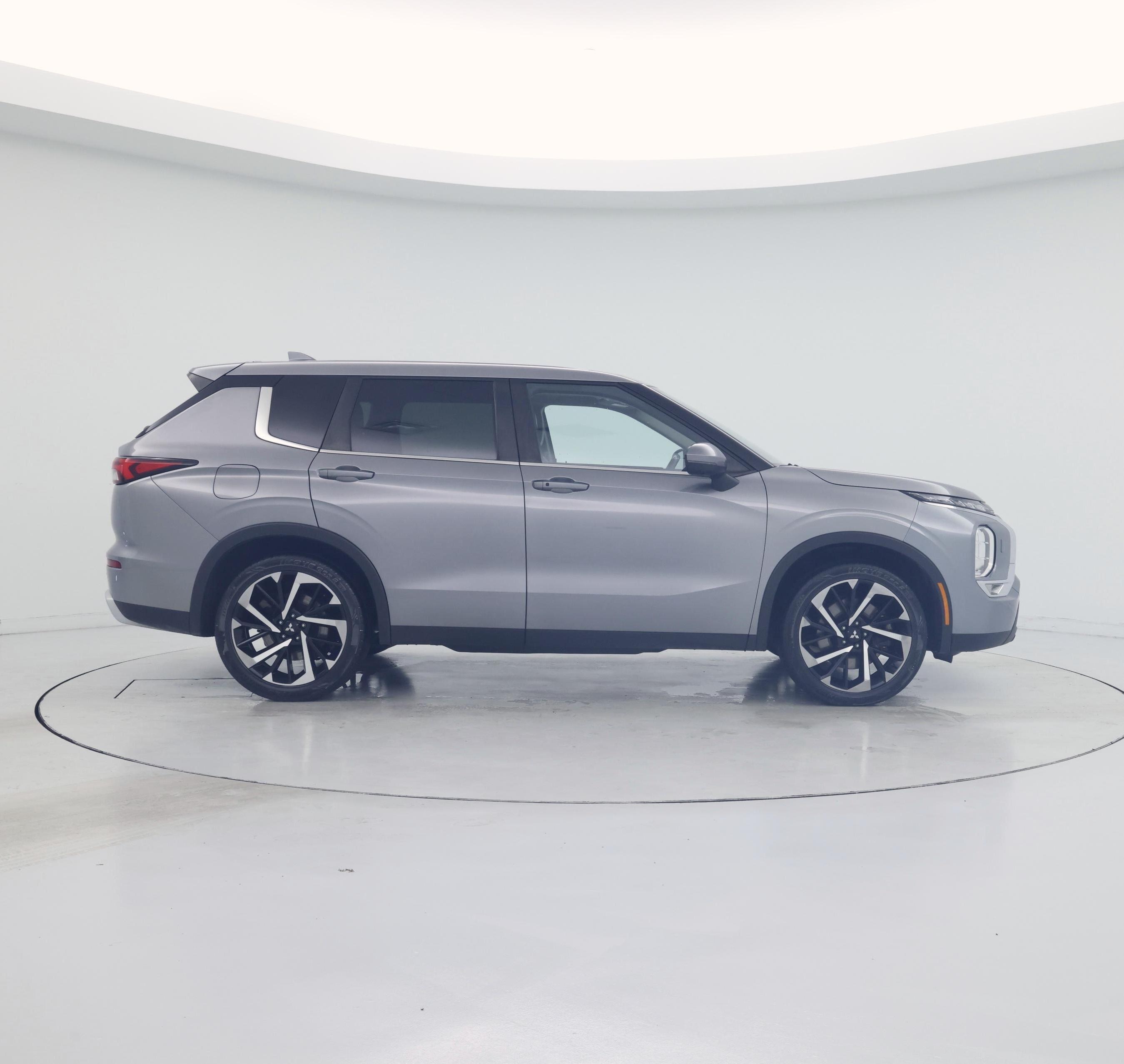 Thumbnail: 2022 Mitsubishi Outlander - 7