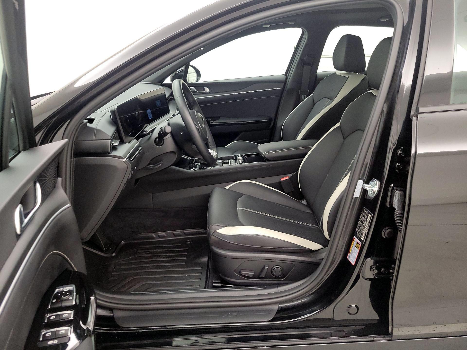 Thumbnail: 2025 Kia K5 - 11