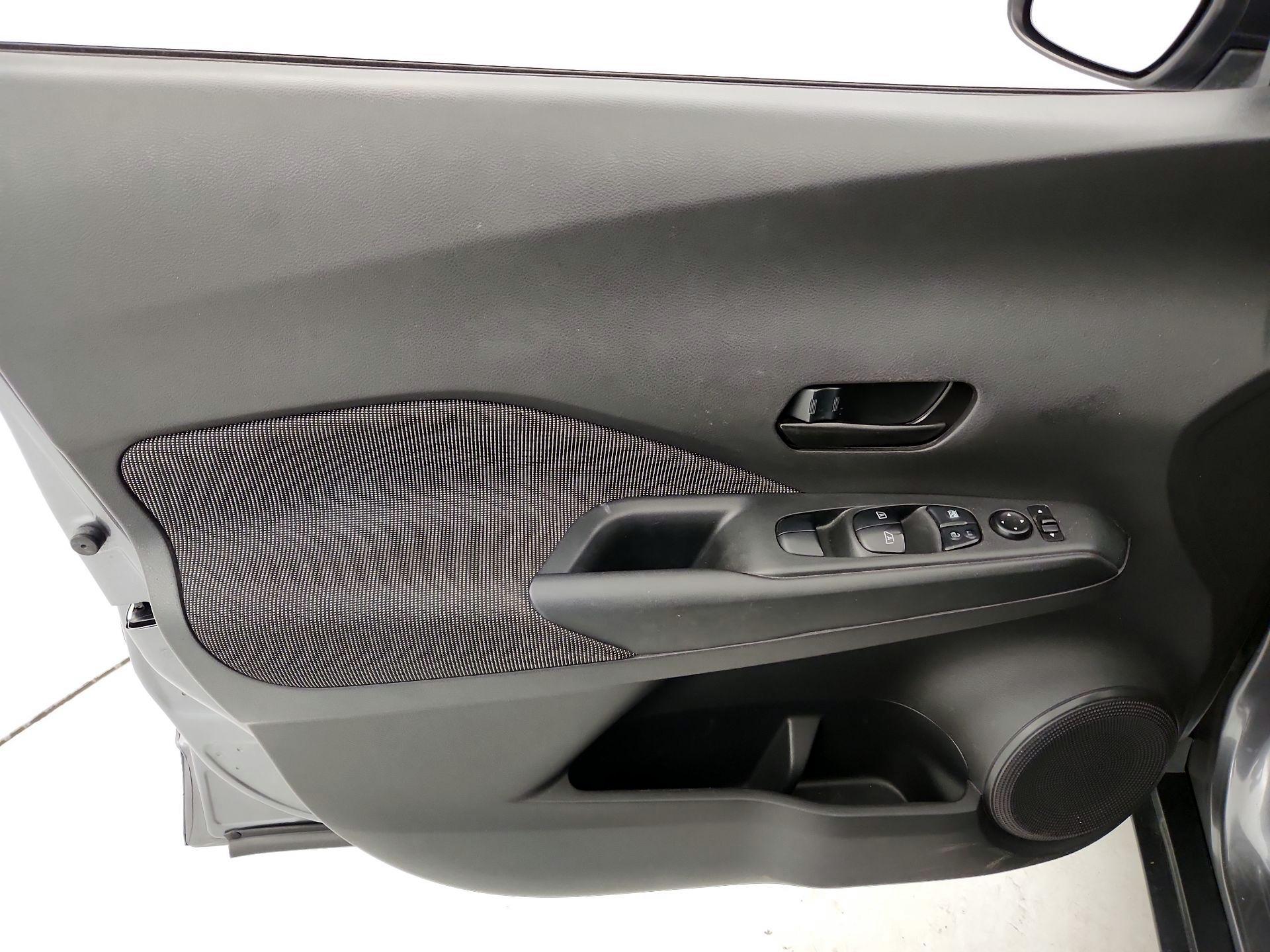 Thumbnail: 2020 Nissan Kicks - 12