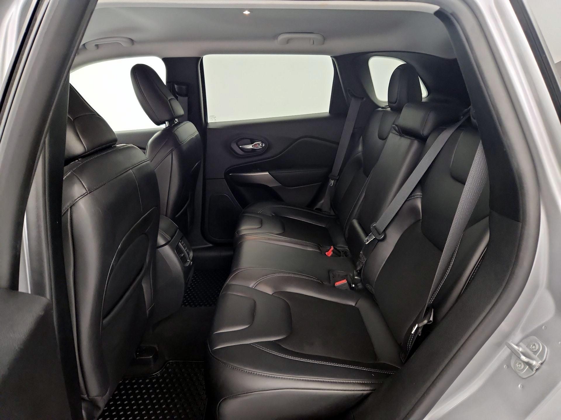 Thumbnail: 2020 Jeep Cherokee - 19