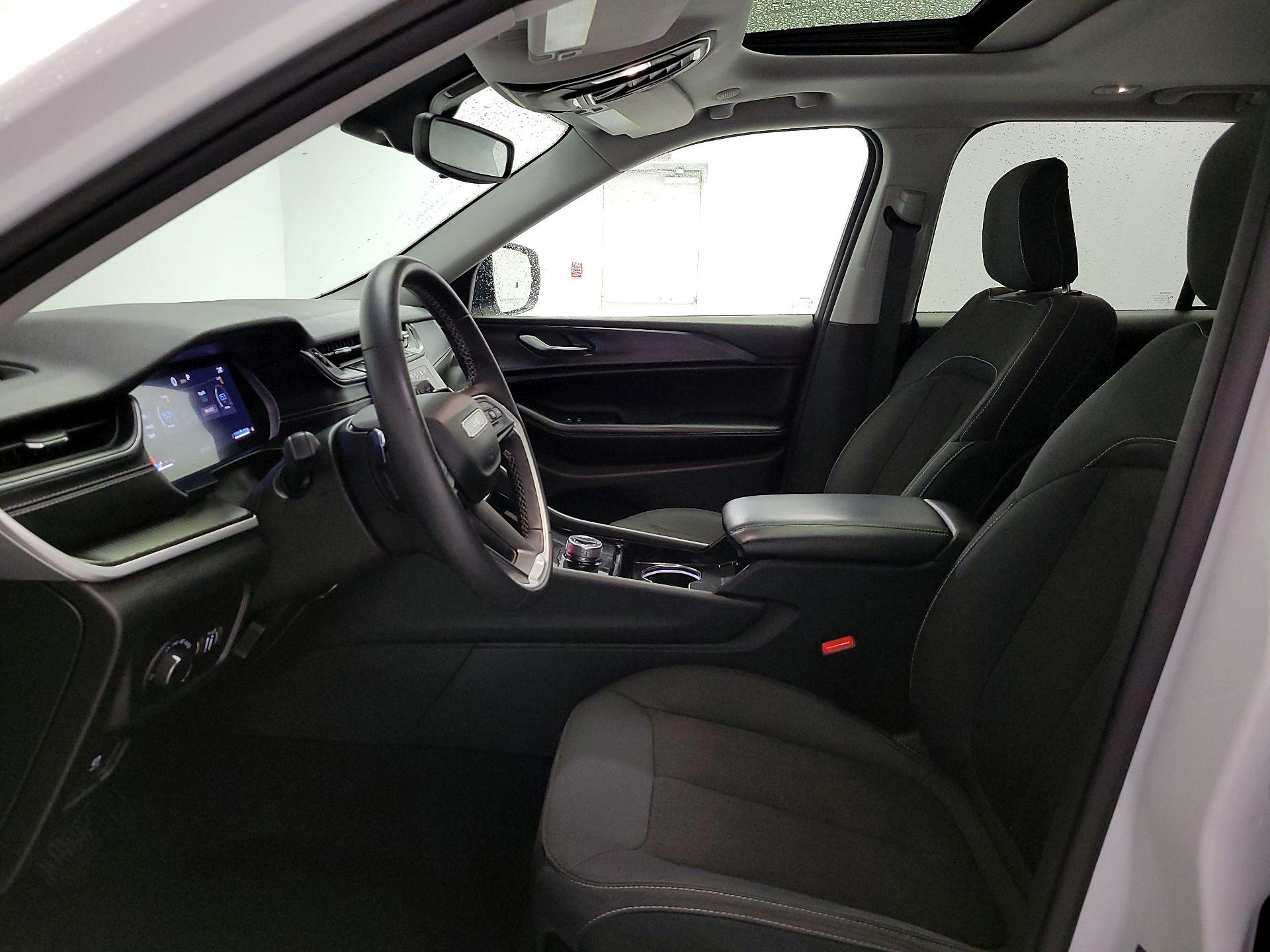 Thumbnail: 2023 Jeep Grand Cherokee - 11