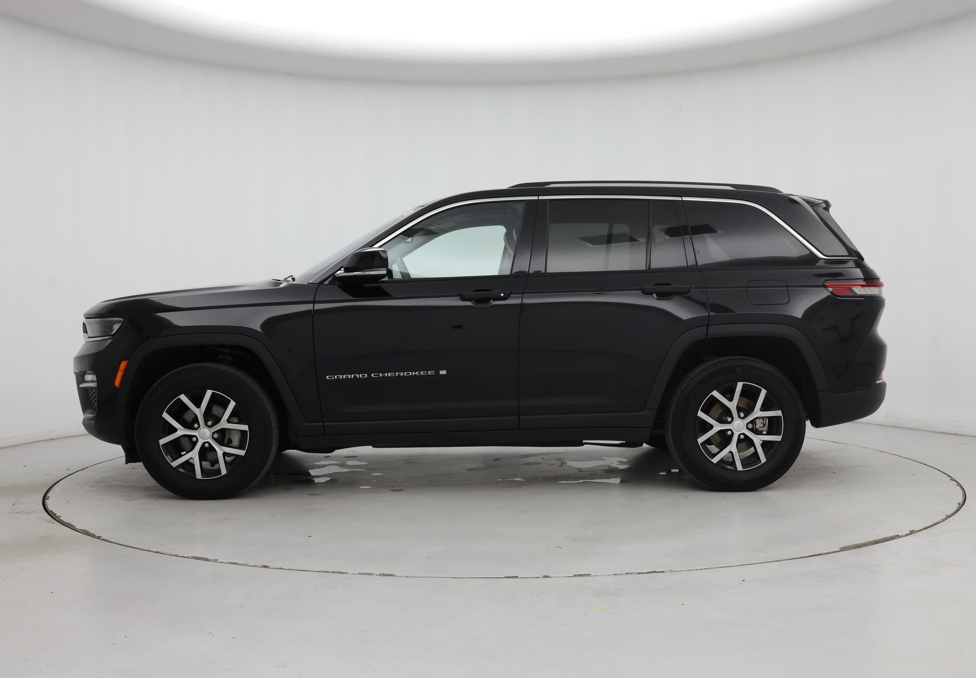 Thumbnail: 2023 Jeep Grand Cherokee - 3