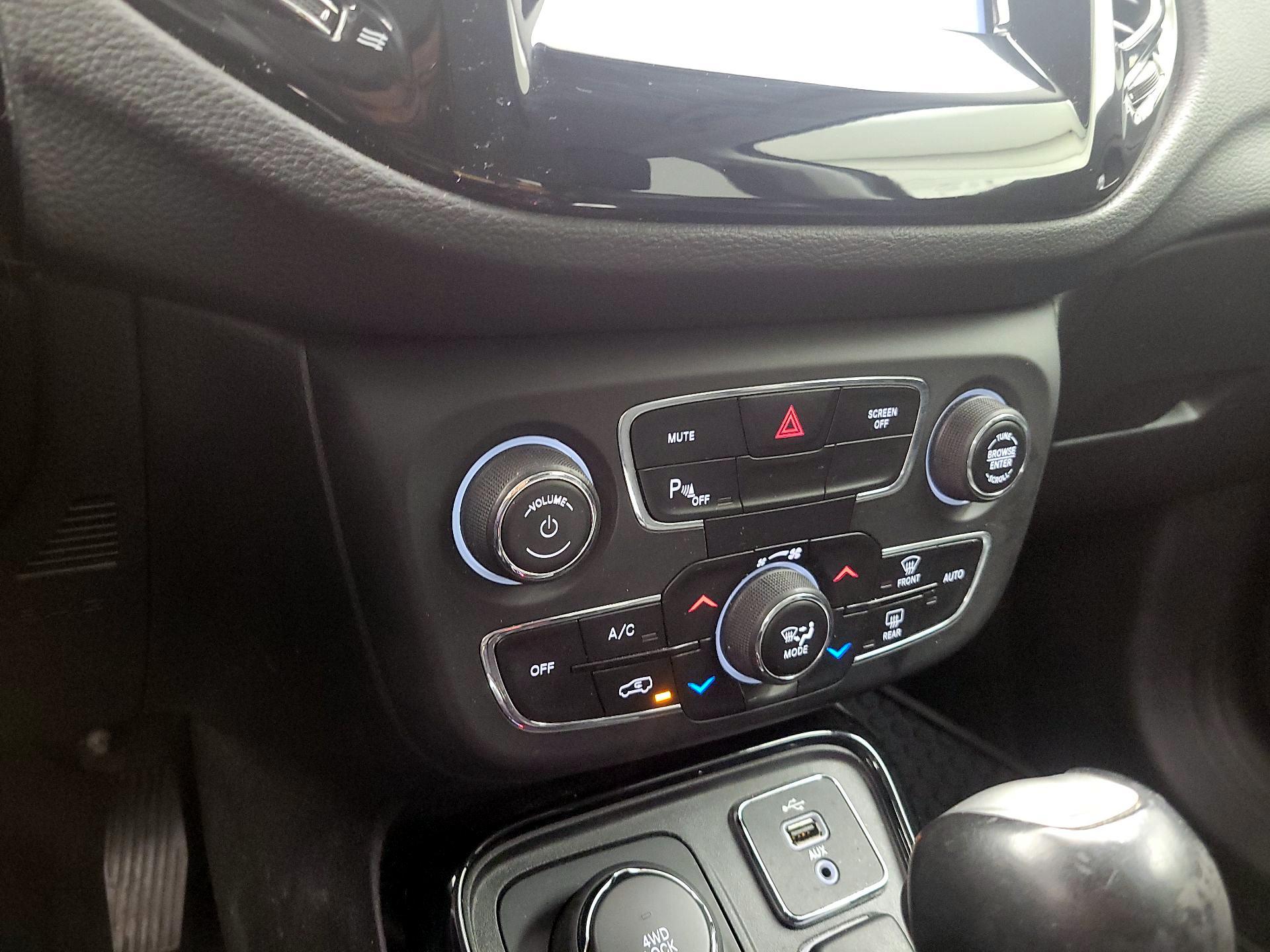 Thumbnail: 2018 Jeep Compass - 16