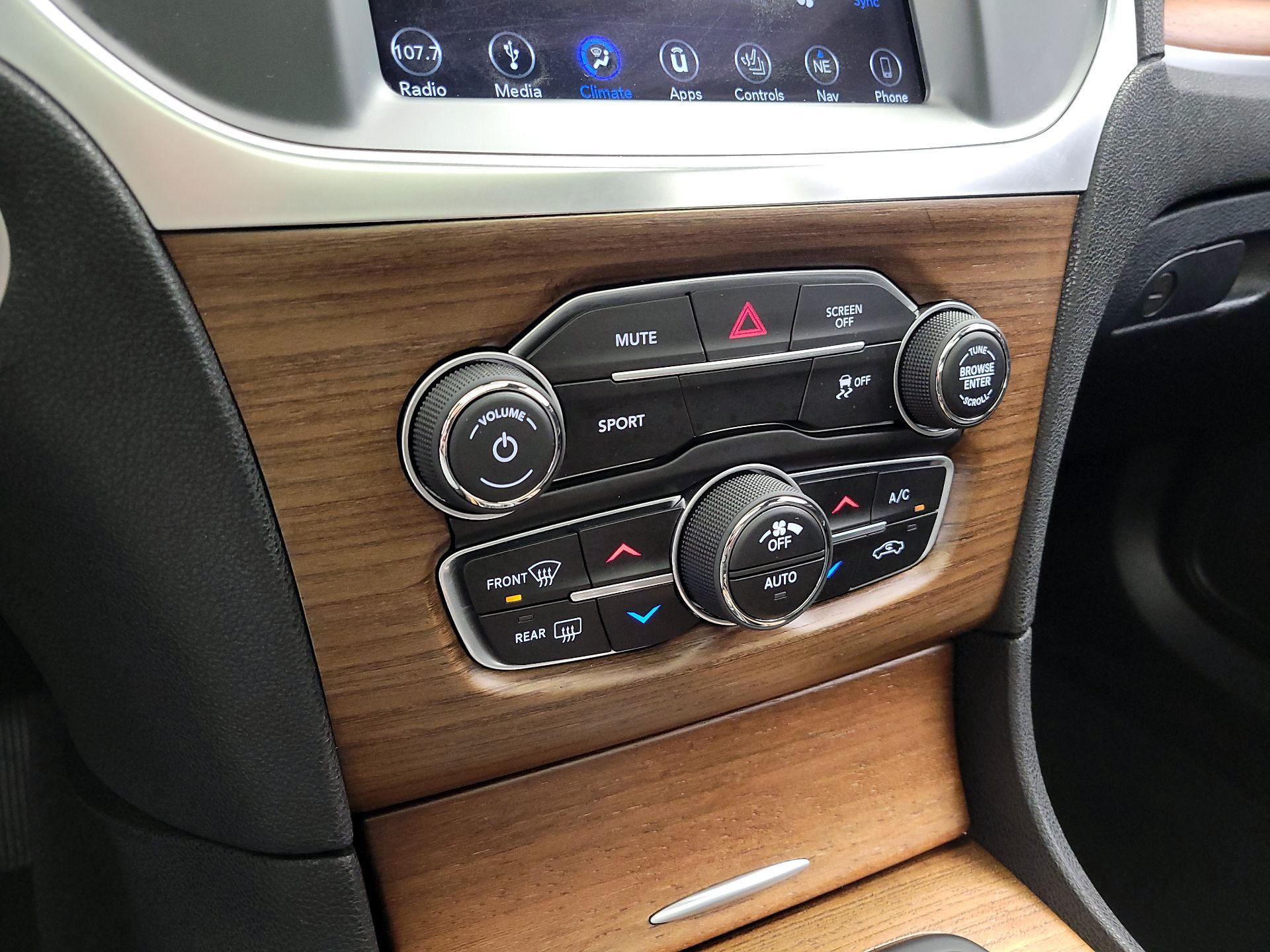 Thumbnail: 2018 Chrysler 300 - 17